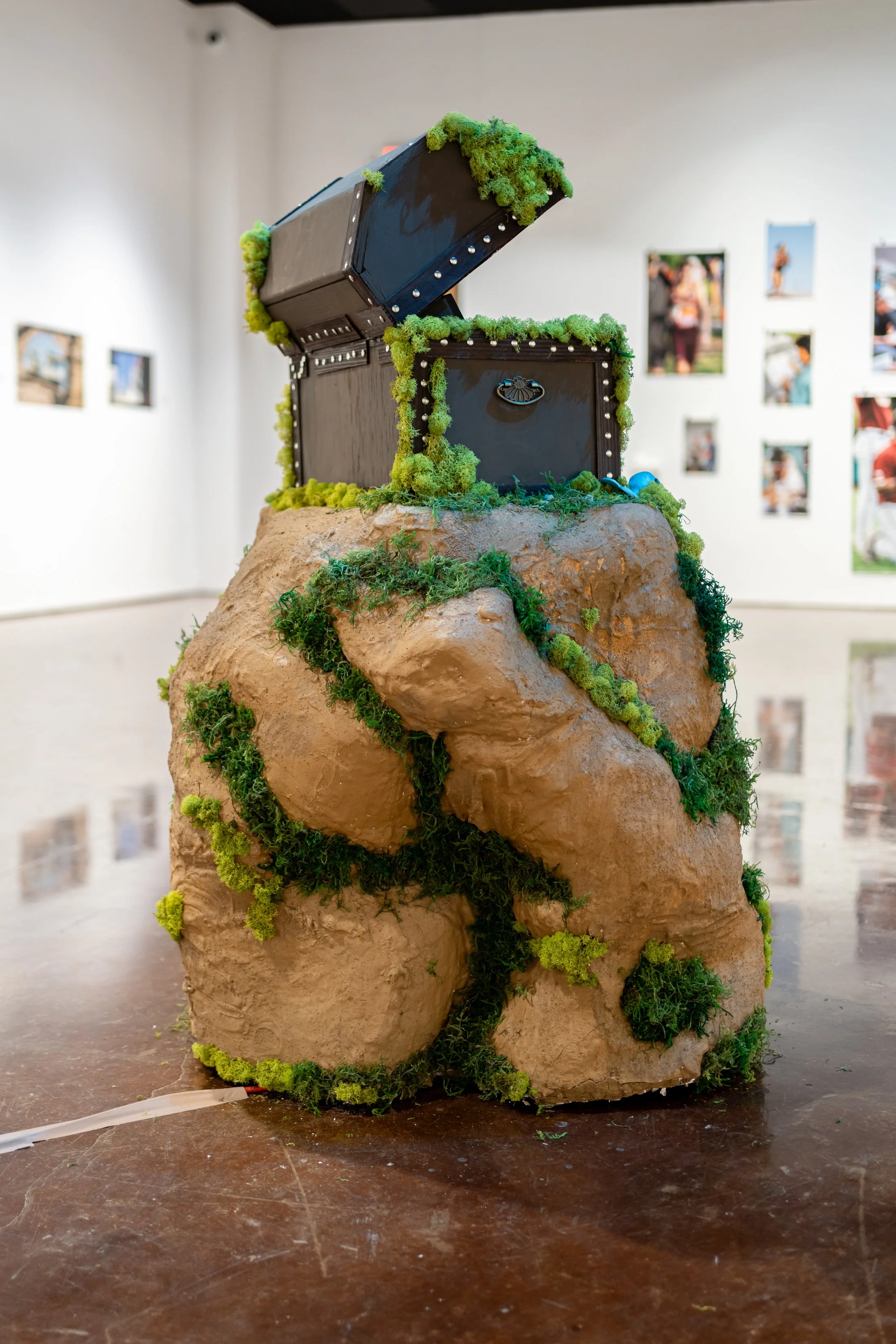 BFA Thesis Exhibition_Eternal Ephemeral _TXST Galleries_Gallery 2_FA2025_sRGB_madelynn.m.38.jpg