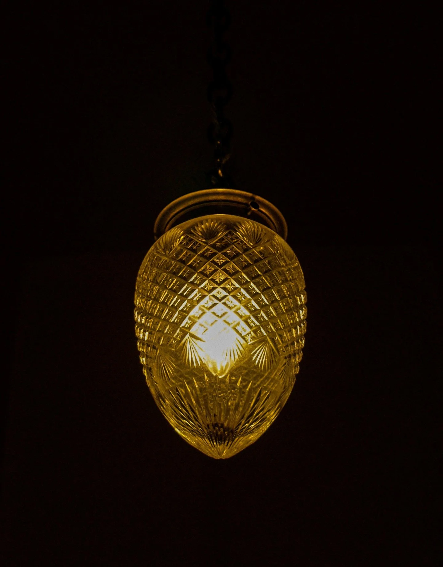 💡 

#Glass #GlassOfInstagram #Light #DetailShots #Artwork #SonyAlpha #LightroomPresets