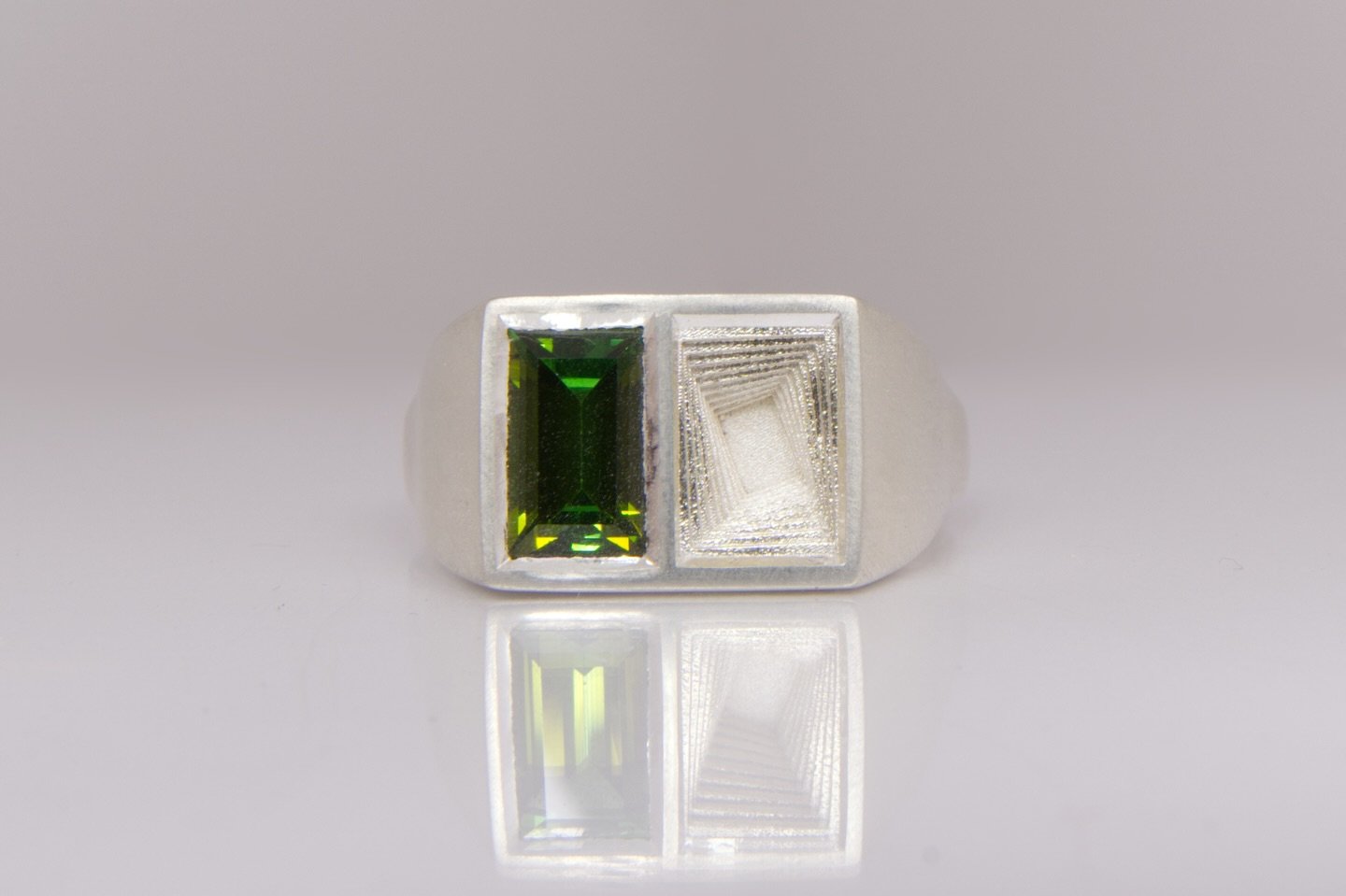 This Green Ring will be at the Goldsmiths&rsquo; Centre until next Wednesday 18th Feb as part of @gsmithscentre Spotlighting. The whole exhibition is a joy to see so if you&rsquo;re around Farringdon it&rsquo;s well worth checking out.