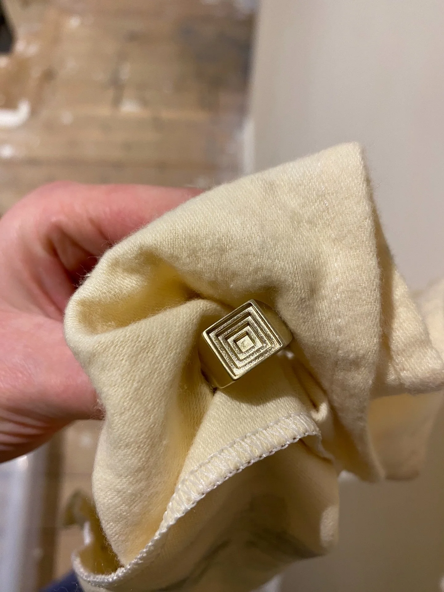 9ct yellow gold Square Top signet ring for the lovely Roslyn. Look at it shine 💫

#leveejewellery #signet #contemporaryjewellery #architecturaljewellery #modernsignet