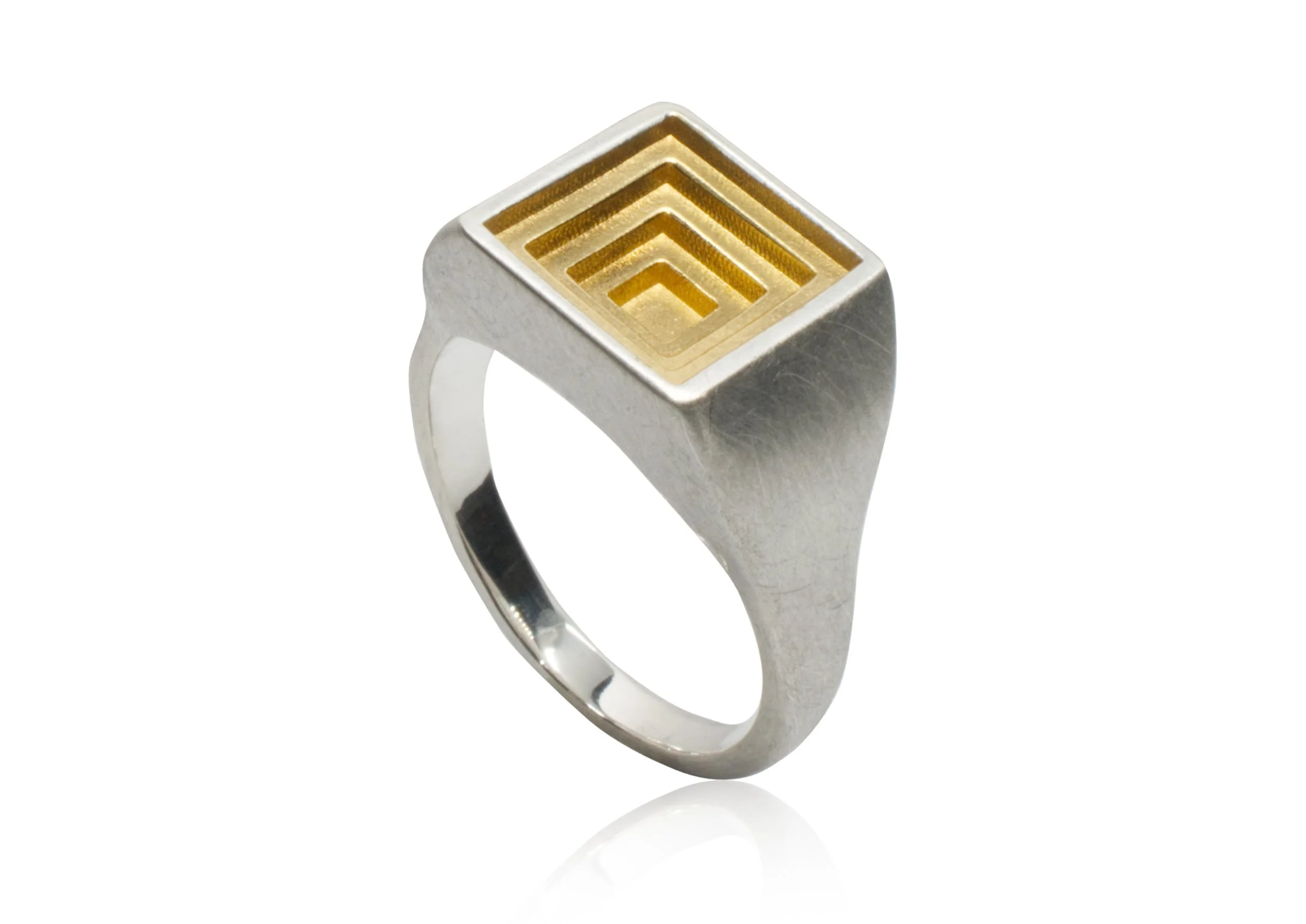 Architectural, inspired by the Multiplane camera : Silver and gold Square signet ring, a twist on a traditional style, but timeless ✨