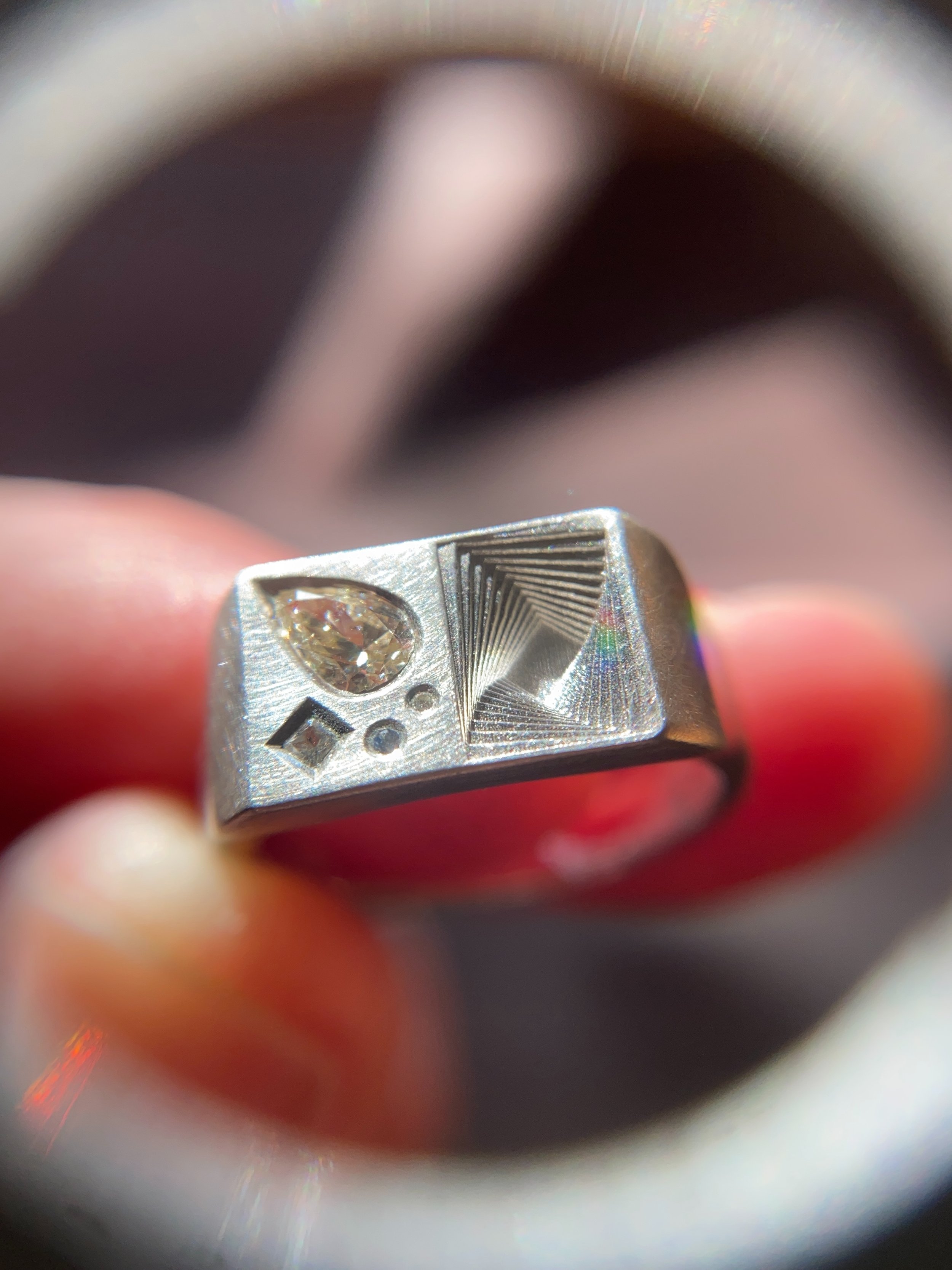 Multiplane DUO : in this early summer heat

#celebrationjewellery #friendshipjewellery #engagementrings #siblingjewellery #ukjewellerydesigner