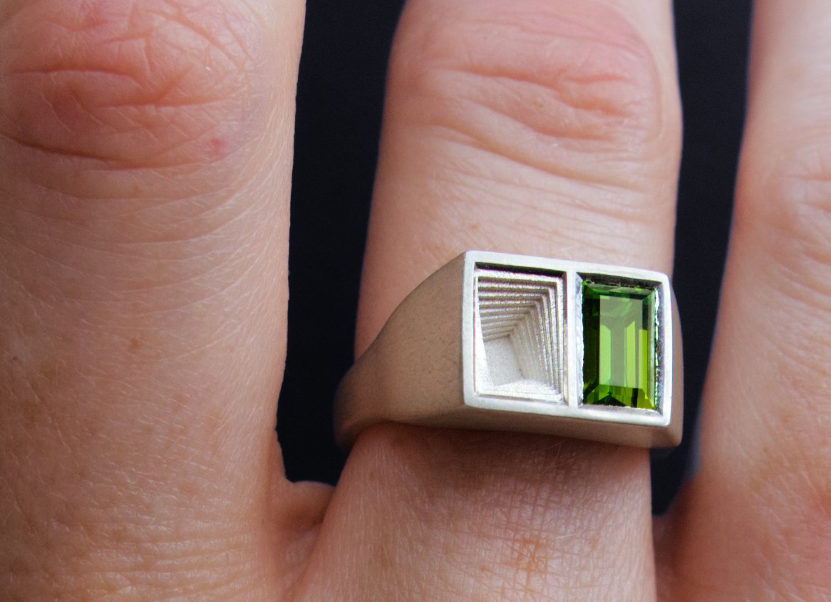DSC01249_GREEN RING1 CROPPED MORE.jpg