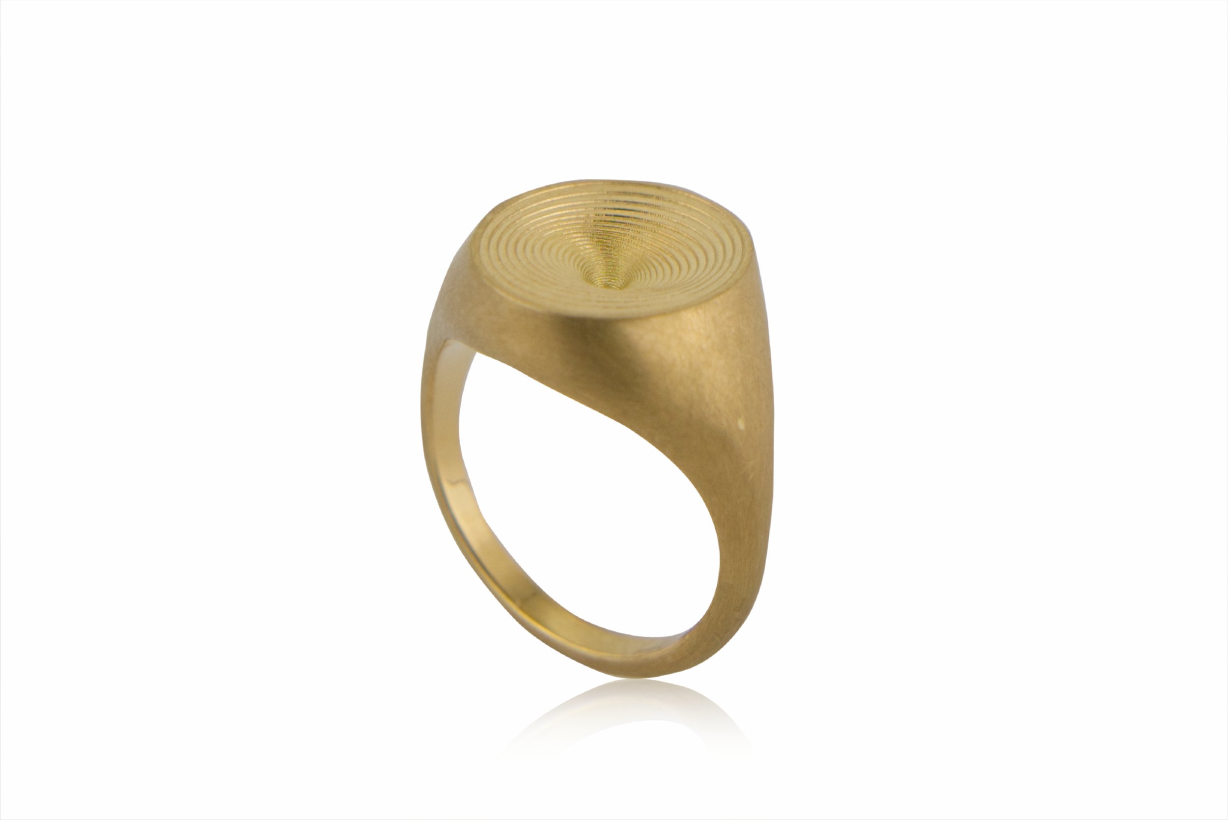 Spiral Ring 18ct Y_Large JPG_WhiteBG_Standing.jpg