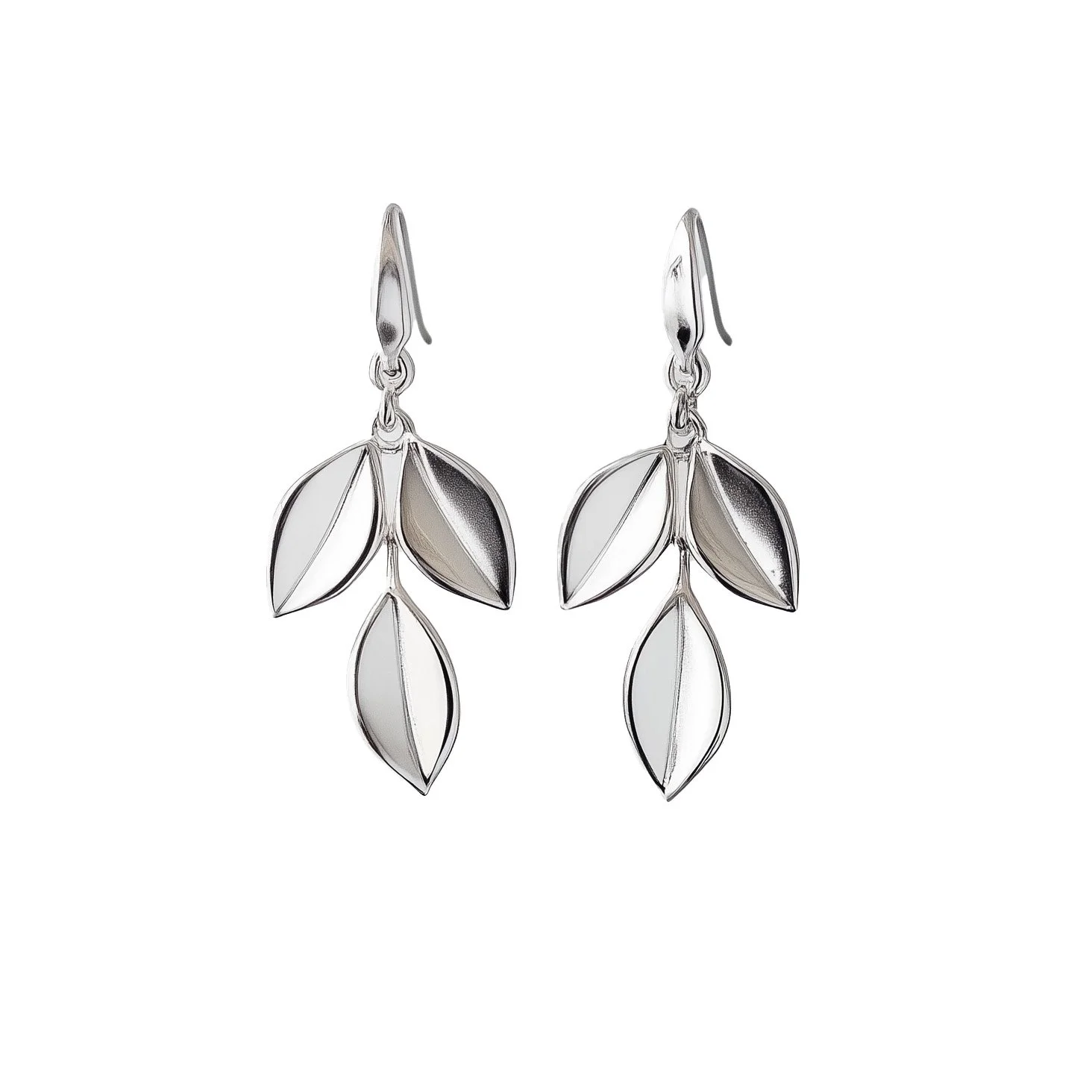 u8547994798_silver_earrings_product_photography_white_backgroun_0f921c52-57ce-492f-8772-e23fe5f9f577.jpg