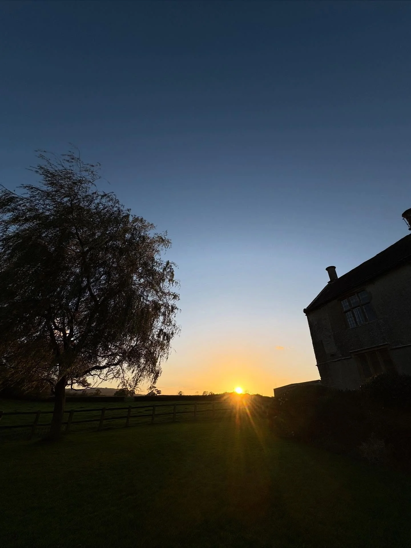 How beautiful is this?!
I’ve stayed in a beautiful spot in Dorset this weekend. Our ‘holiday house’ as the girls called it, faced west so we were lucky to be able to enjoy some lovely autumnal sunsets.
There’s something abou