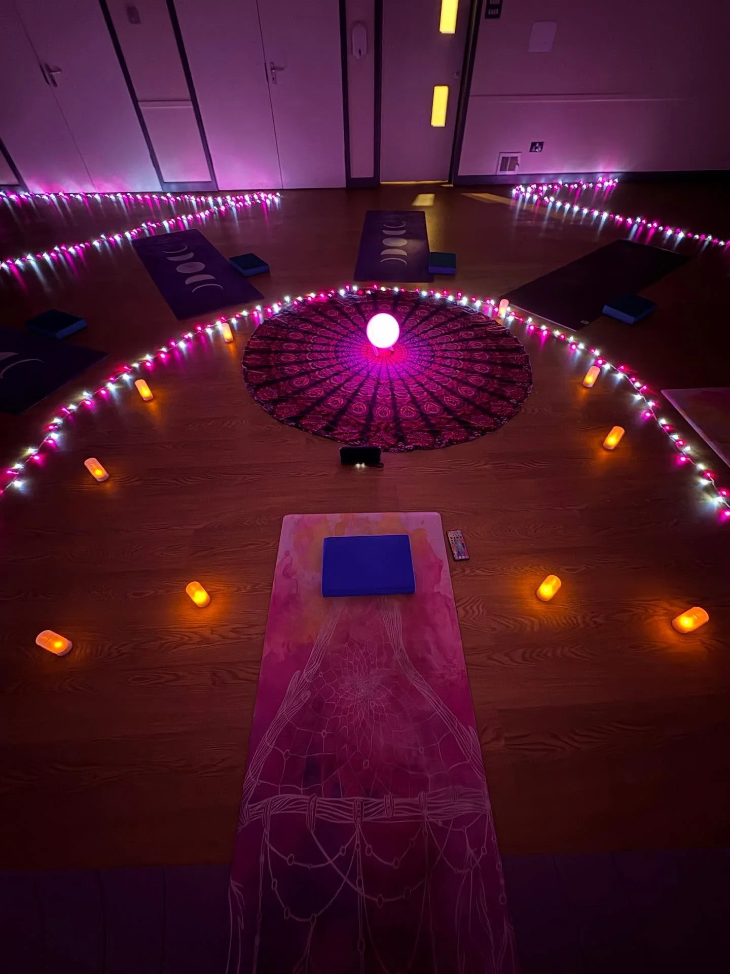 Such gorgeous classes this evening.

I never take for granted that you have chosen to spend your evening with me.

Thank you for joining me - and allowing me to hold space for you.

It is such a joy 🤩 xx