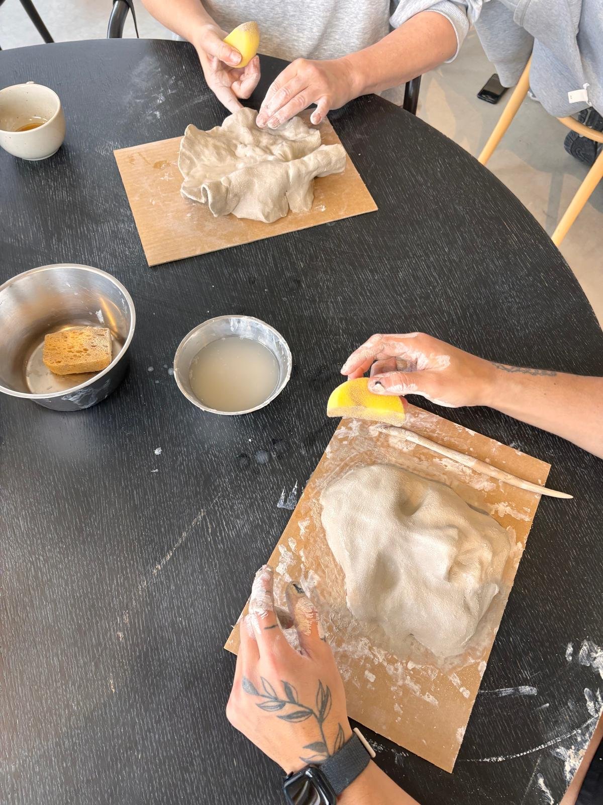 Intuitiv skulptering med lera.