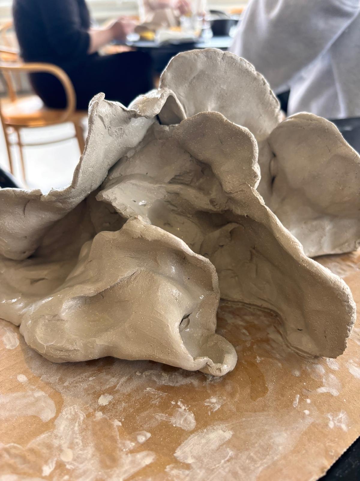 Intuitiv skulptering med lera.