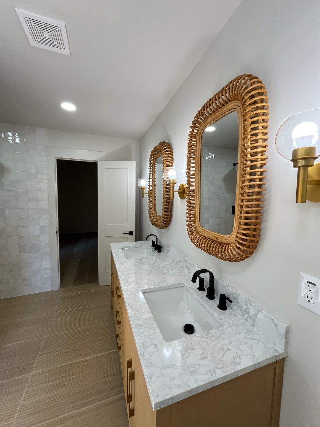 105-Oct 22 2024 05_39pm-Wzox.jpg