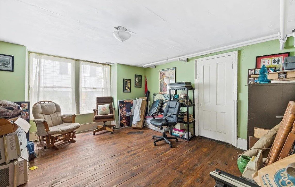 FireShot Capture 983 - 636 W Frederick St, Staunton, VA 24401 - Zillow - www.zillow.com.jpg