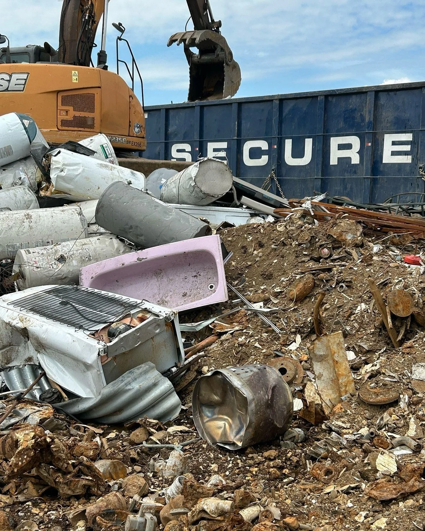 Someone dropped off a pink bathtub this week - a fitting nod to International Self-Care Day, July 23rd. Maybe it’s a sign for our metals team to take five before recycling it? We love receiving novelty pieces like this to keep us on our toes.&n