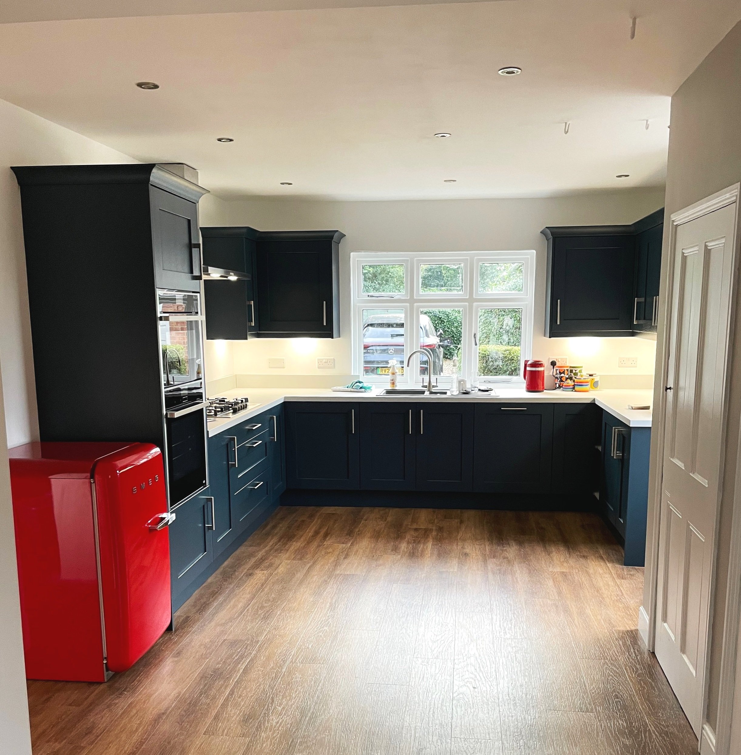 Kitchen layout design and decor
