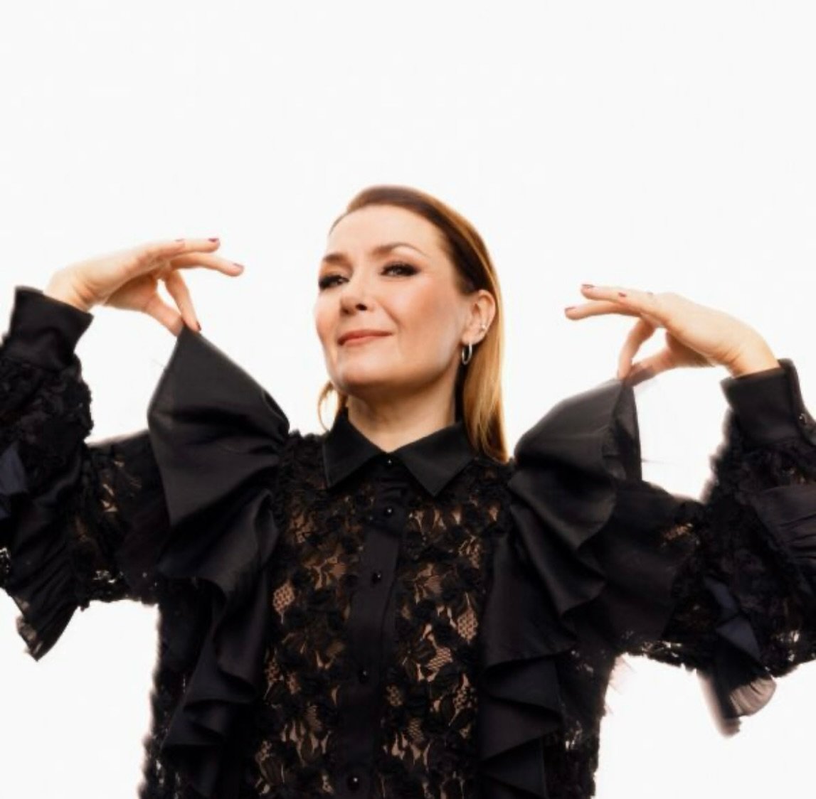 La 22.11. El&auml;mysp&auml;iv&auml; Krapilla - Irina

Dynaaminen liikkuvuutta lis&auml;&auml;v&auml; joogaharjoitus sek&auml; syv&auml;rentoutus, j&auml;rvisaunan lempe&auml;t l&ouml;ylyt, Krapin ikoninen pitop&ouml;yt&auml; ja Irinan liveklubikeikk