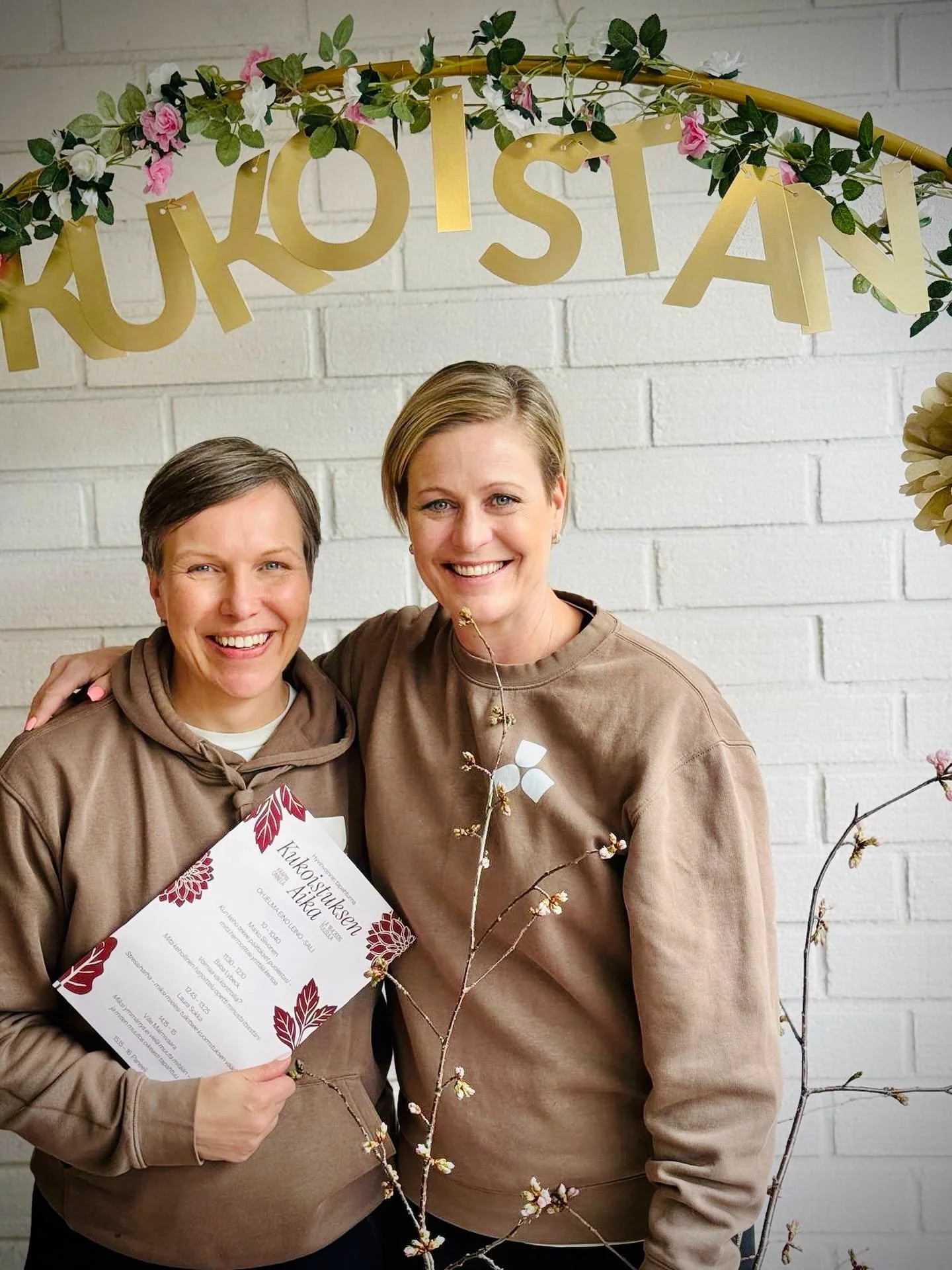 Kiitos sinulle, joka olit mukana meid&auml;n ensimm&auml;isess&auml; Kukoistuksen aika -tapahtumassa. 

Se ei ollut meille vain tapahtuma.
Se oli kohtaamisia, pys&auml;htymist&auml; ja inspiraatiota, jotka n&auml;kyiv&auml;t vieraissa pitkin p&auml;i