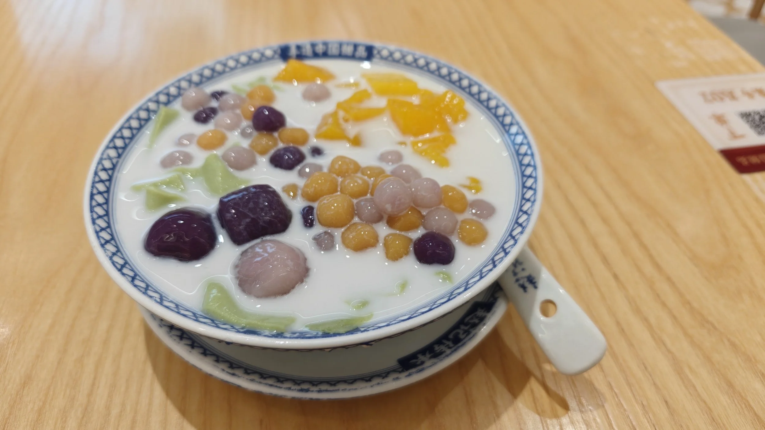 芒芒斑斓撈河 (Mango and Colorful Noodle Snack)