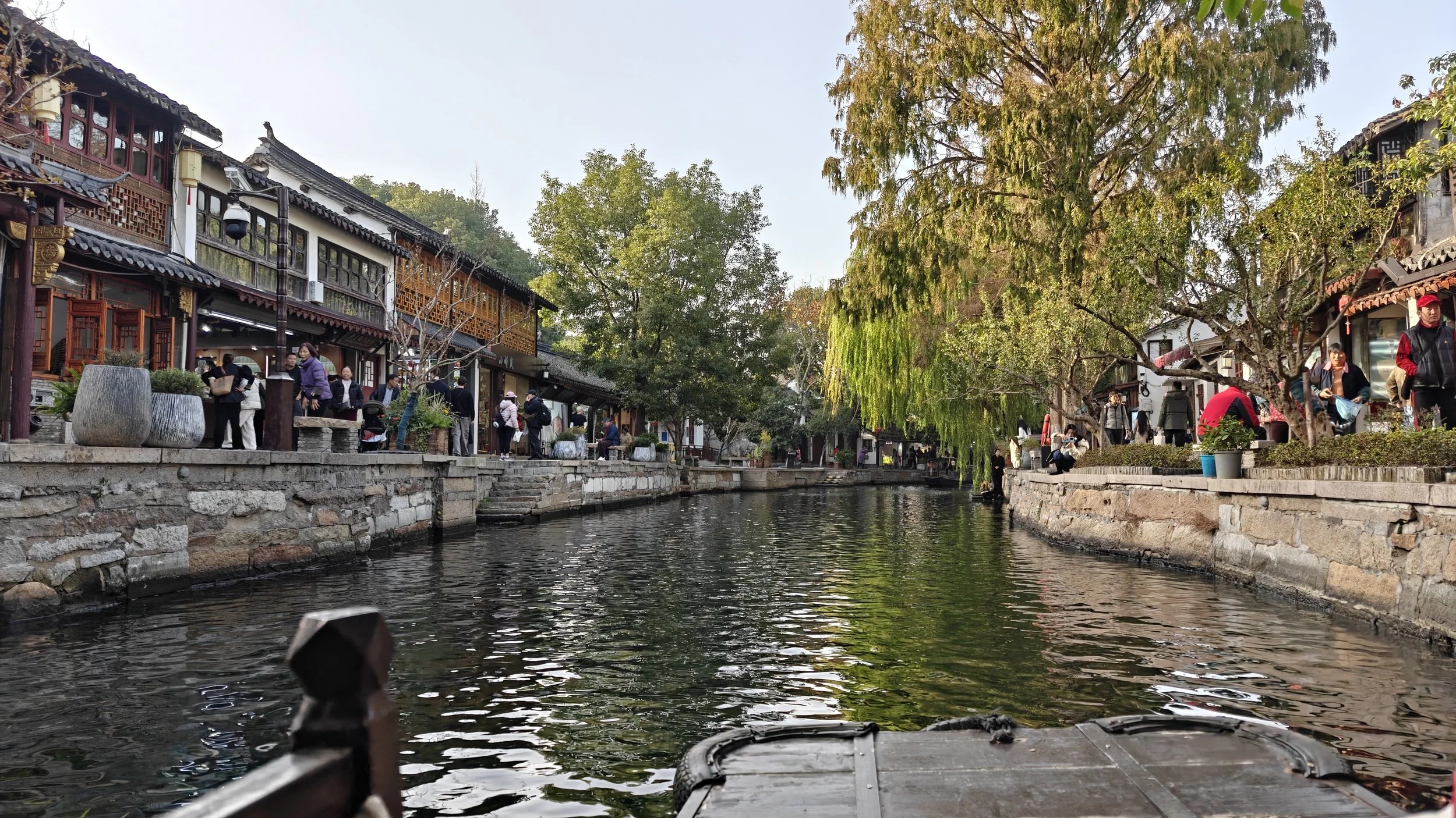 上海朱家角古镇 (Zhujiajiao Ancient Town) - Riding the Gondolas