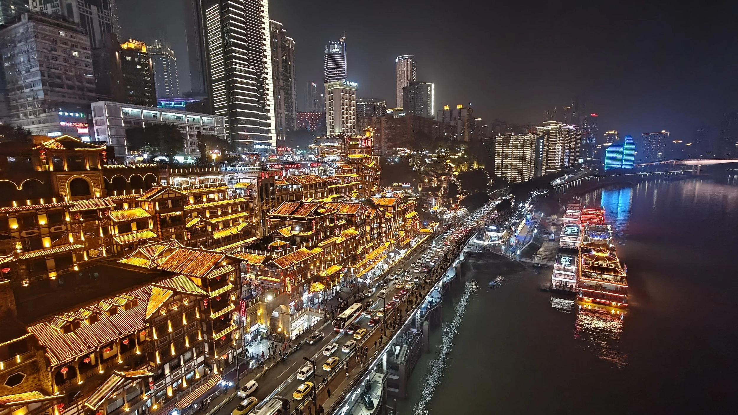 洪崖洞 (Hongya Cave)