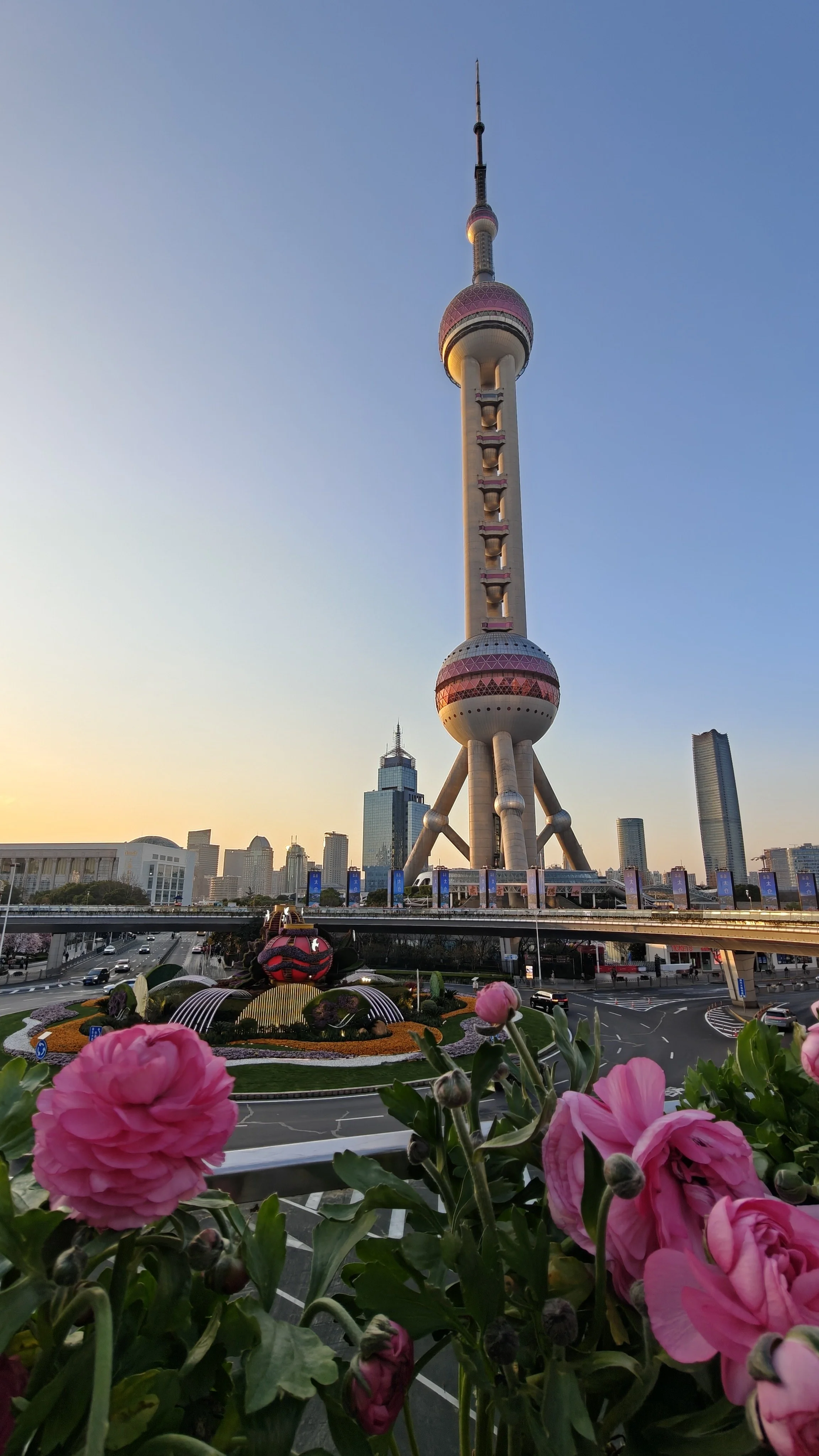 Oriental Pearl TV Tower (东方明珠塔)