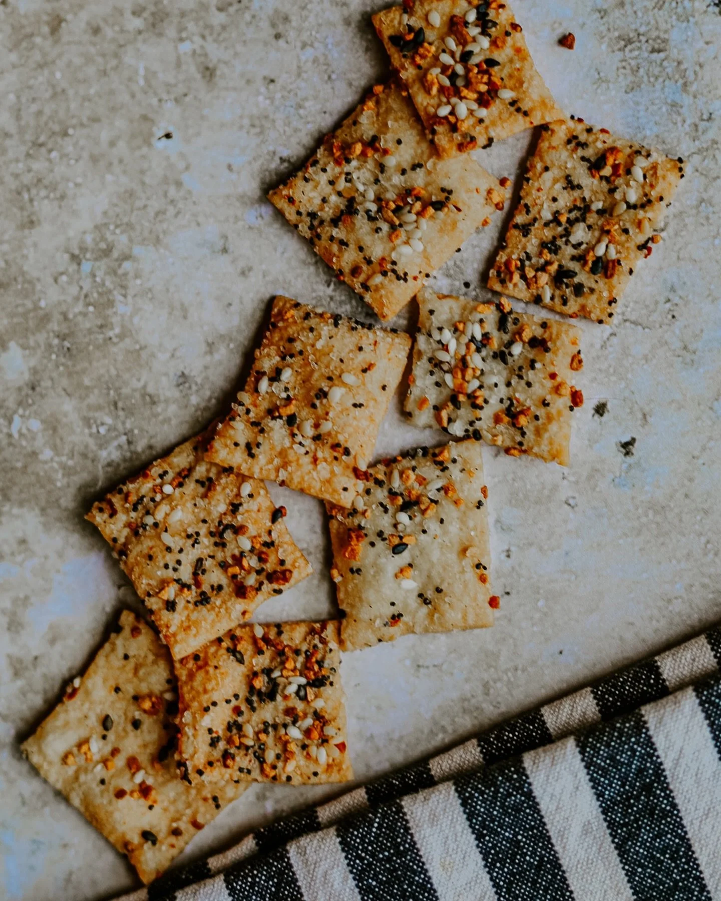 Food photography is my new favorite type of photography and I&rsquo;m so grateful I get to collaborate with @honeyhearthbakes to capture these delicious moments 🍯🍓