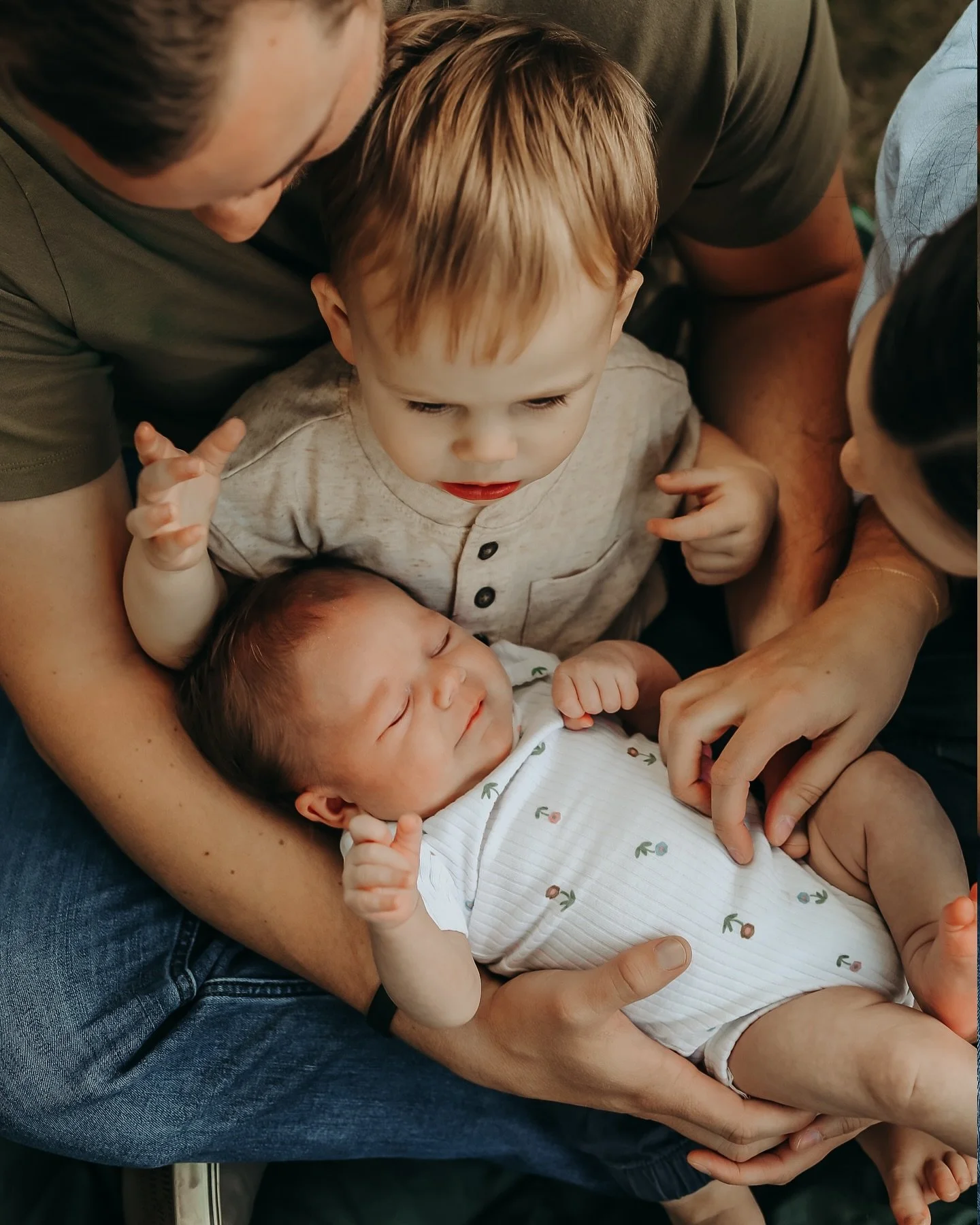 Dionne and Oliva somehow make juggling sleepless nights, toddler giggles, and newborn snuggles look effortless (and photogenic!) I feel so honored to capture this sweet season ❤️