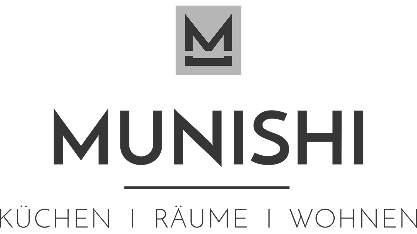 Ein Logo mit einem großen schwarzen M im oberen Bereich, darunter Berge und der Schriftzug »Mountain« in schwarz.