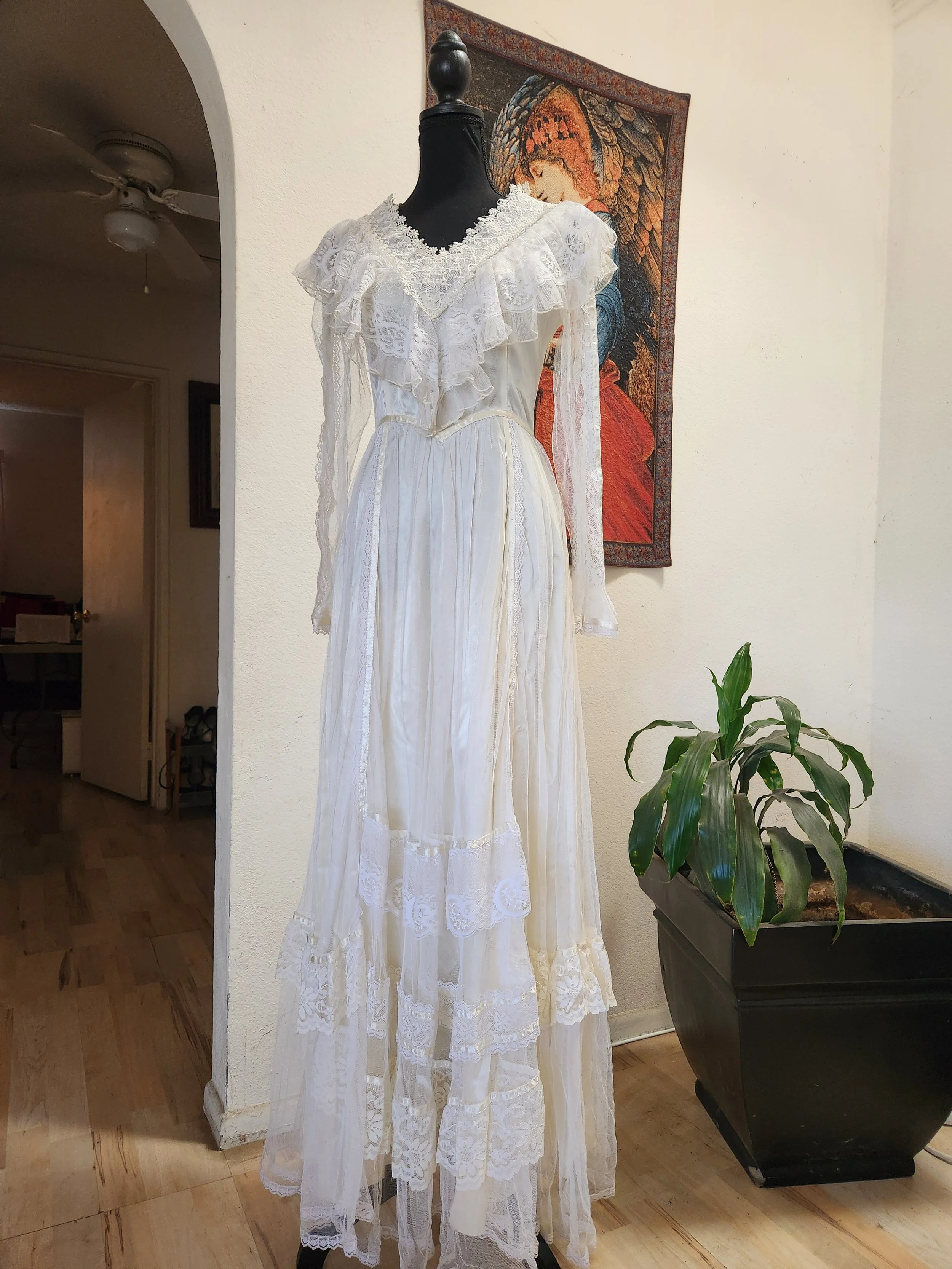 Vintage Antique White Dress w/ Lace Detail