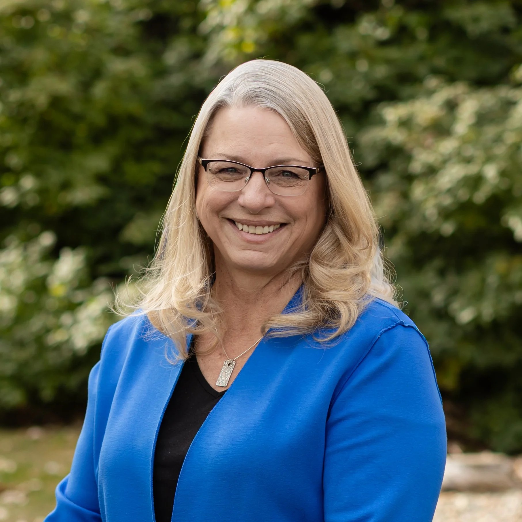 headshot Colorado outside trees