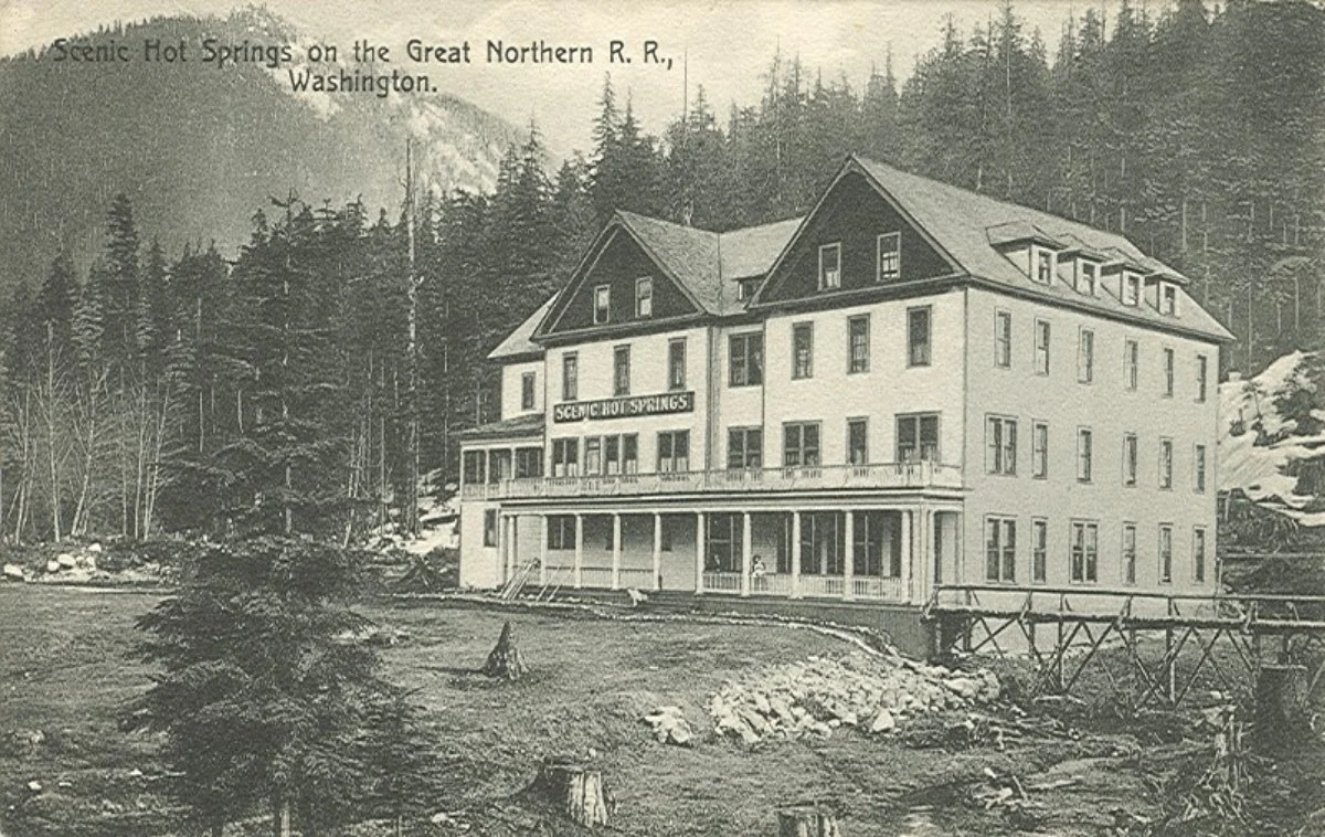A photo of the hotel around 1927