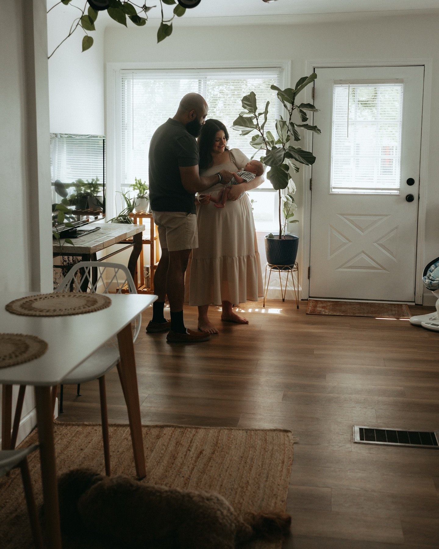 Elijah and his mom dad &amp; puppy in their home ❤️ this session was nothing but love and it was so beautiful to document.

#michiganphotographer #michigandocumentaryphotographer #michiganfamilyphotographer #michiganfamilyphotography #detroitfamilyph