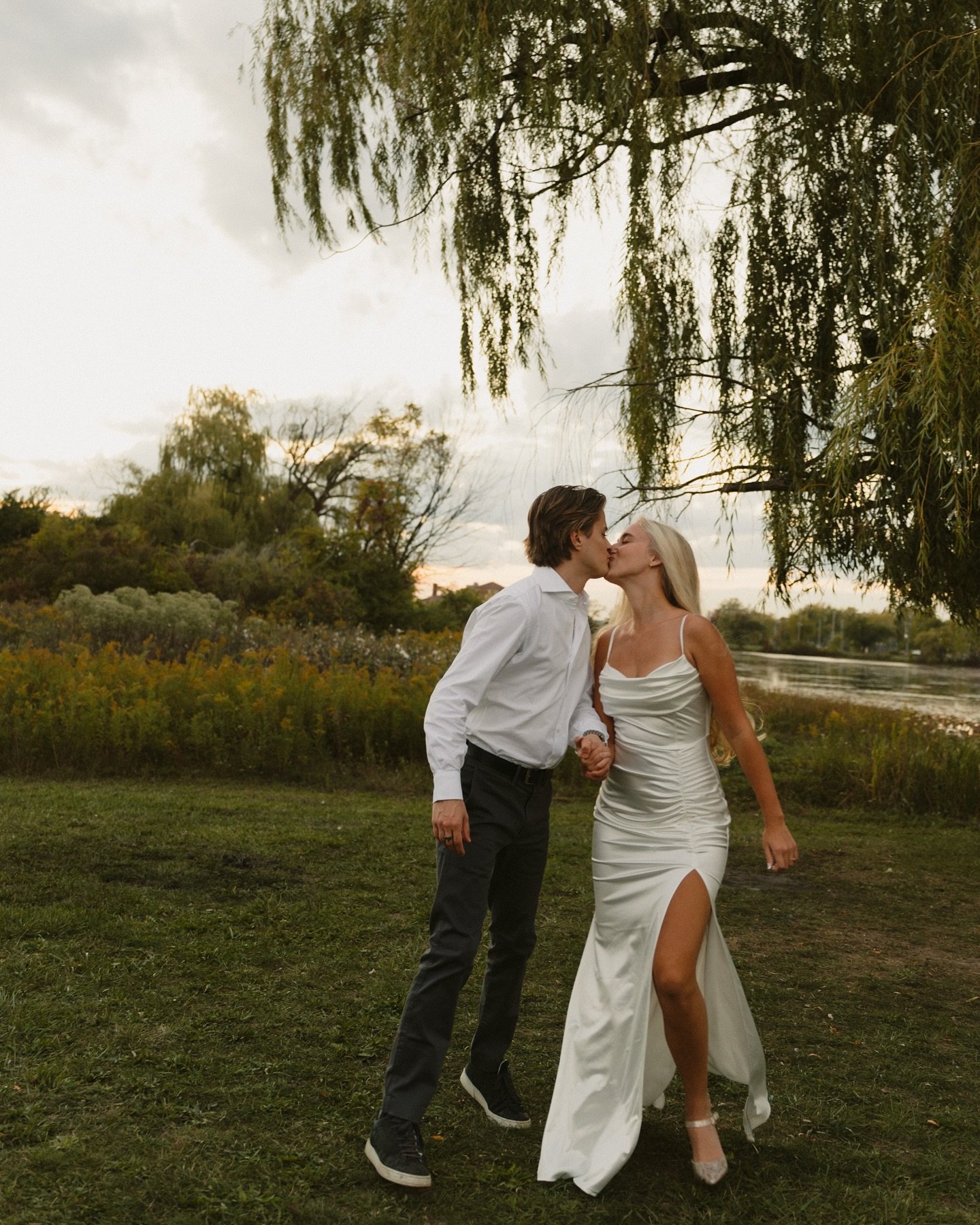 Photos of Gabby &amp; Ruben being in love in Detroit 💓 

#michiganlove #midwestphotographer #michiganphotographer #detroitphotographer #michigandatenightidea #detroitdatenight #couplesphotos #cityvibephotoshoot #detroitphotoshoot #couplesphotoshoot 
