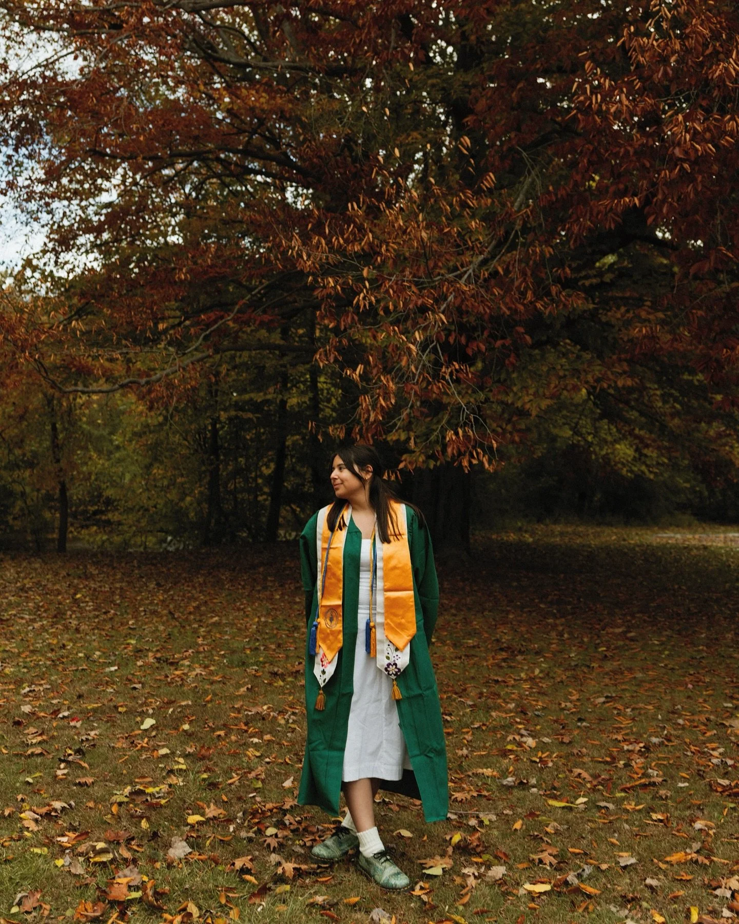 Graduation photos where we take a walk in the fall nature and soak up that last bit of autumn light 🍂🎓🍁🎞️🍃 

#graduation #graduationphotoshoot #graduationphotos #graduationphotographer #michiganphotographer #detroitphotographer