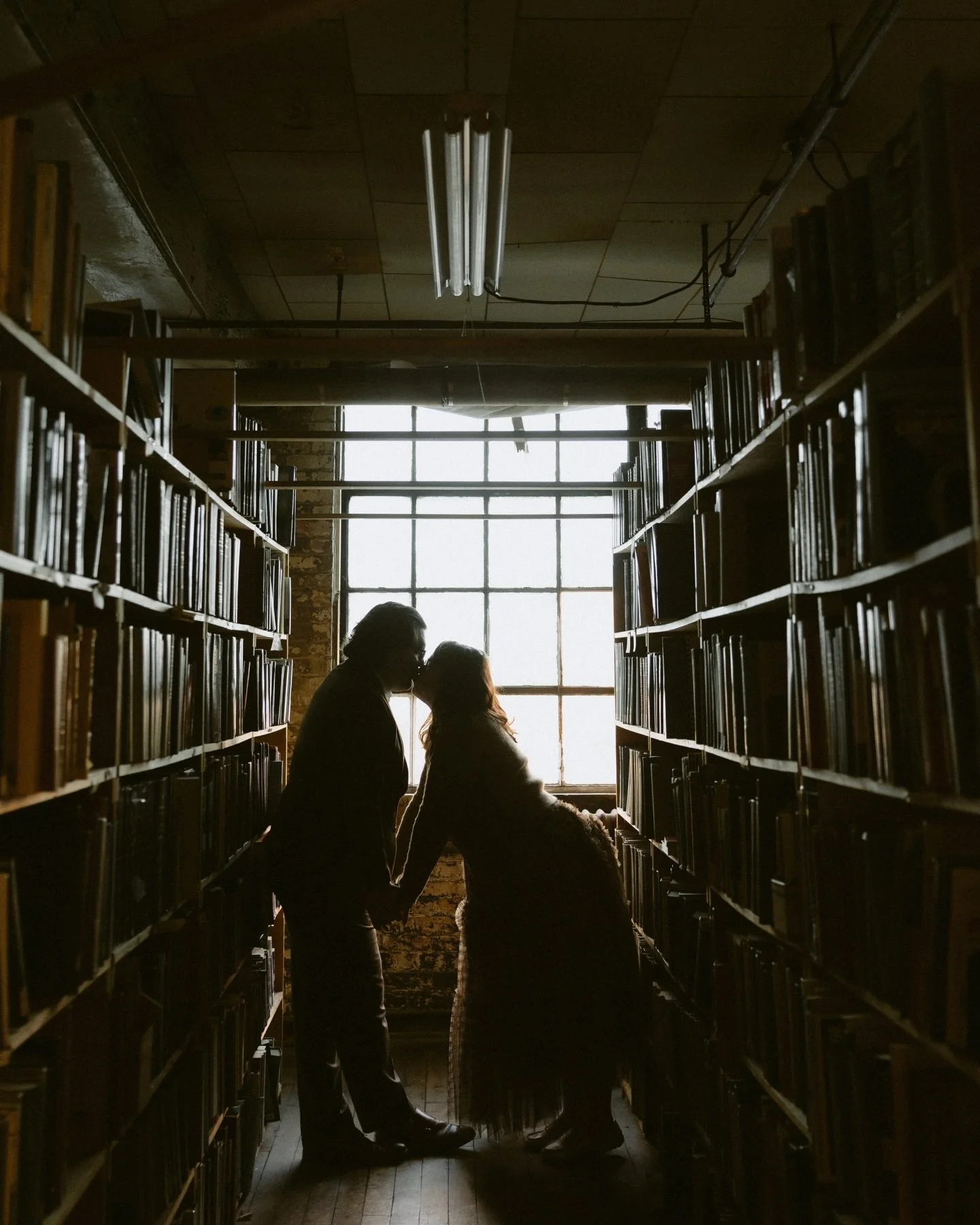 Photographed love all over Detroit with these two ❤️ counting down the days until it&rsquo;s wedding day ✨ 

#michiganlove #midwestphotographer #michiganphotographer #detroitphotographer #michigandatenightidea #detroitdatenight #couplesphotos #cityvi