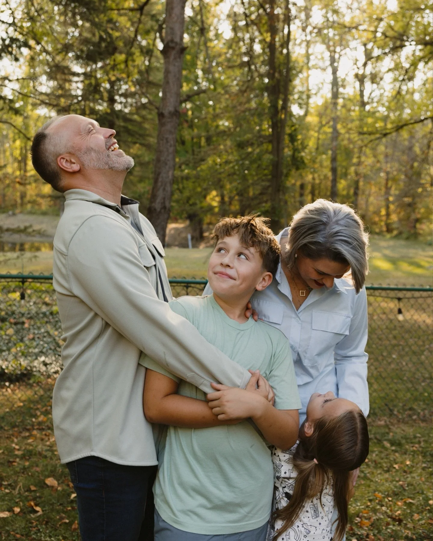 It&rsquo;s never too early to start thinking about your family photos for next year 💓 for the next week I&rsquo;m offering $100 any 2026 sessions - families, couples, branding, graduation, any &amp; all sessions! 

normally $425 now $325 45 minute s