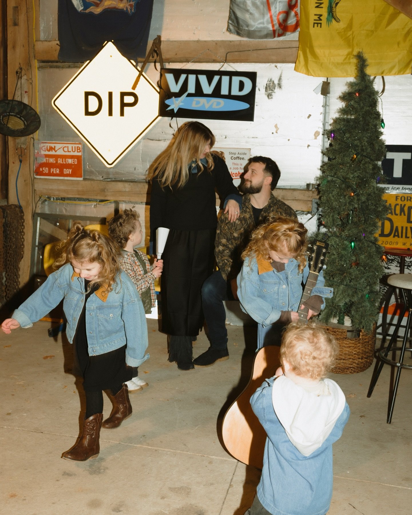 The cutest Hess family Christmas card ✨💌🎄