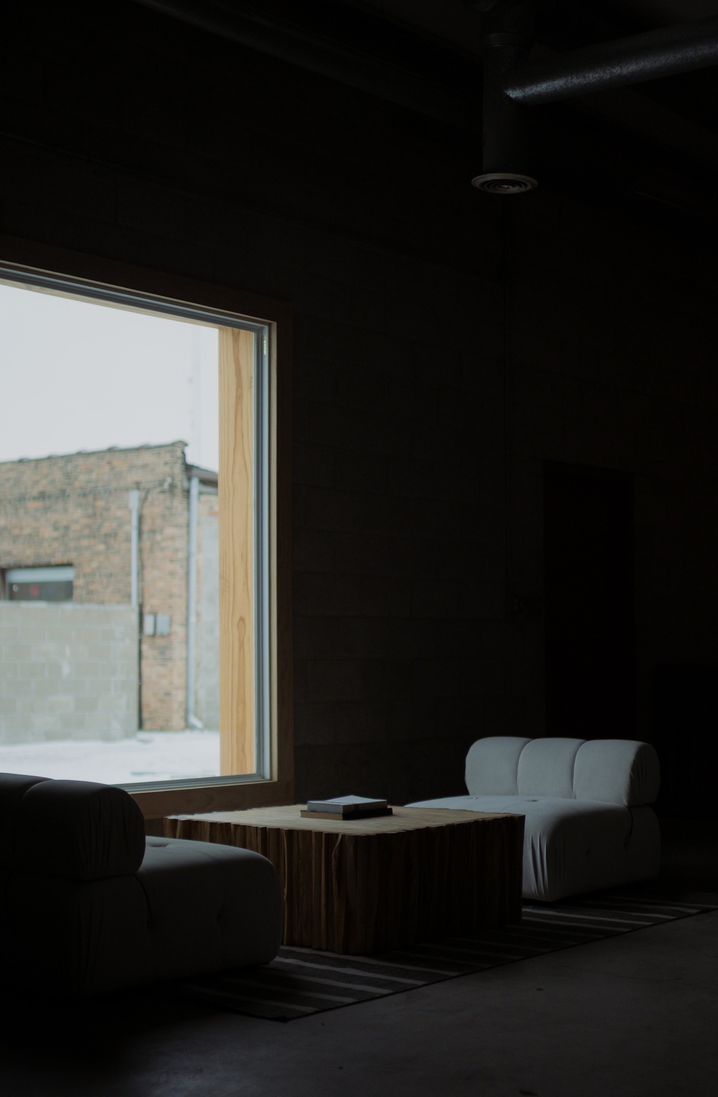 AH AH_Area 01_controlled light studio_5.jpg