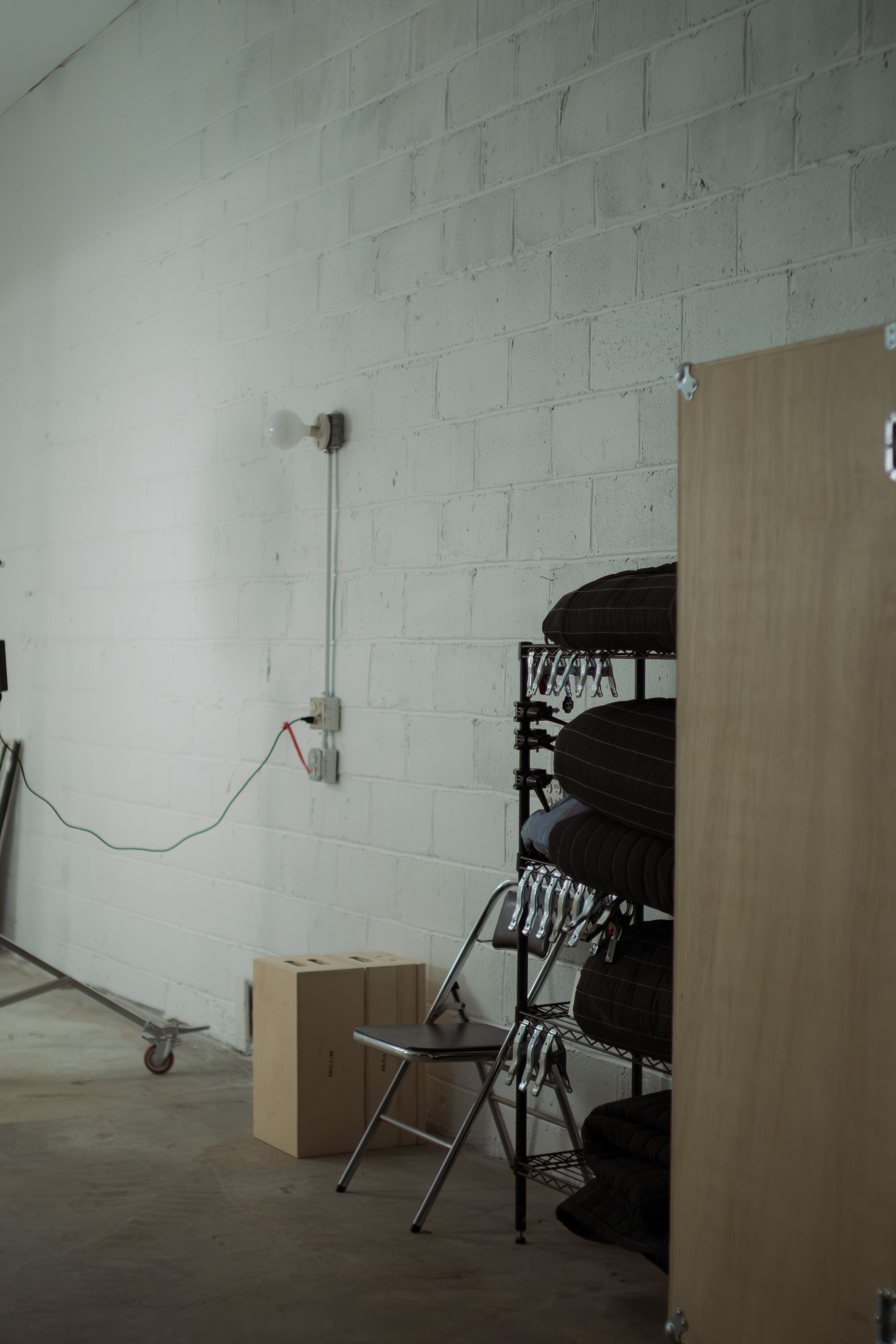 AH AH_Area 01_controlled light studio_7.jpg