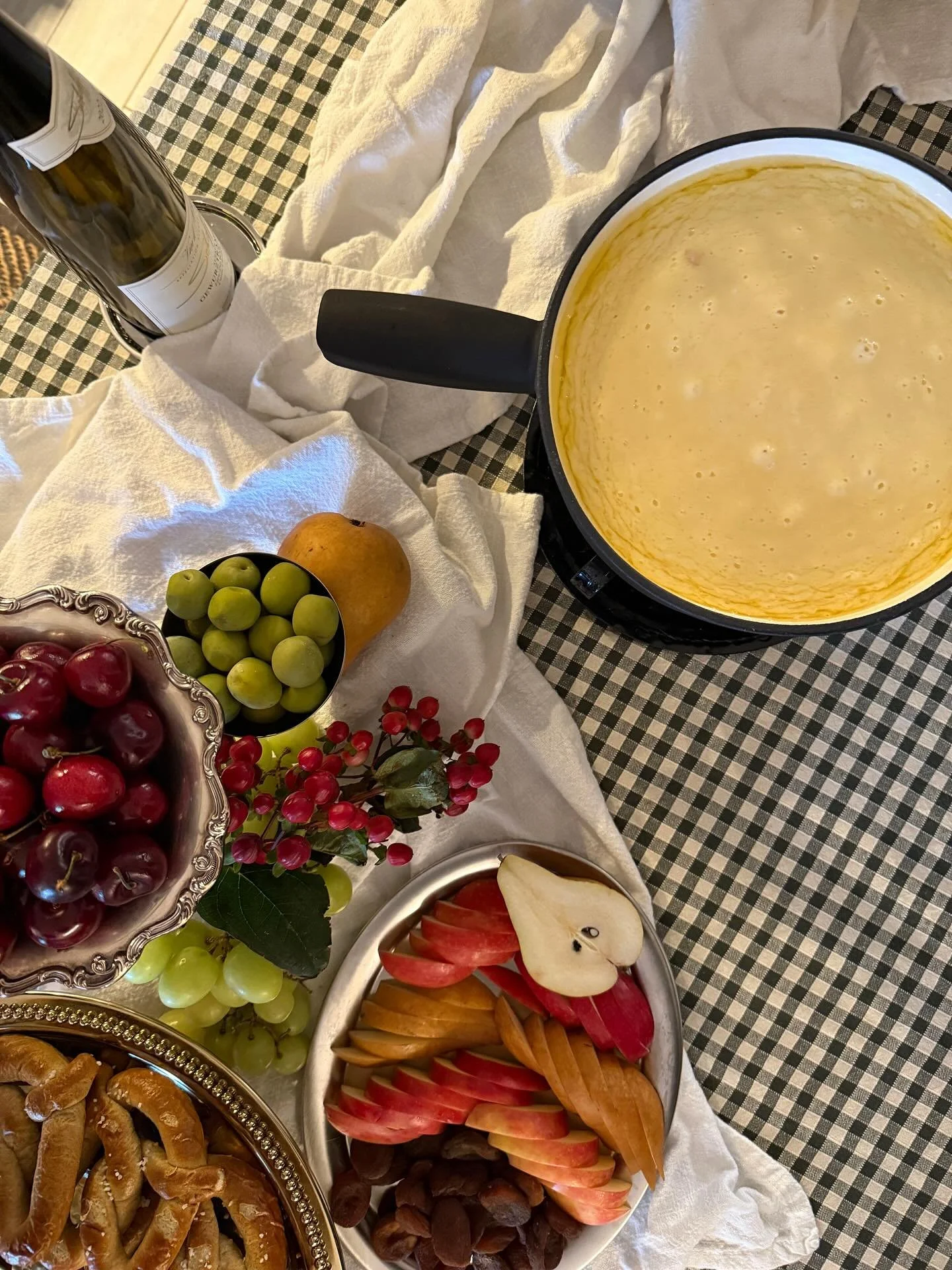 Easy peasy melted cheesy 🫕