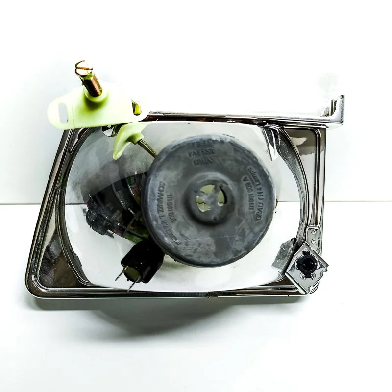 Faro delantero derecho para Ford Escort/Orion. Marca Valeo referencia 029265. Recambio original de época. Nuevo