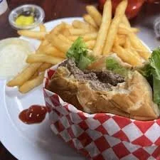 Burgers Ingrained in Community: M&amp;G Burgers - Thomas Klein
