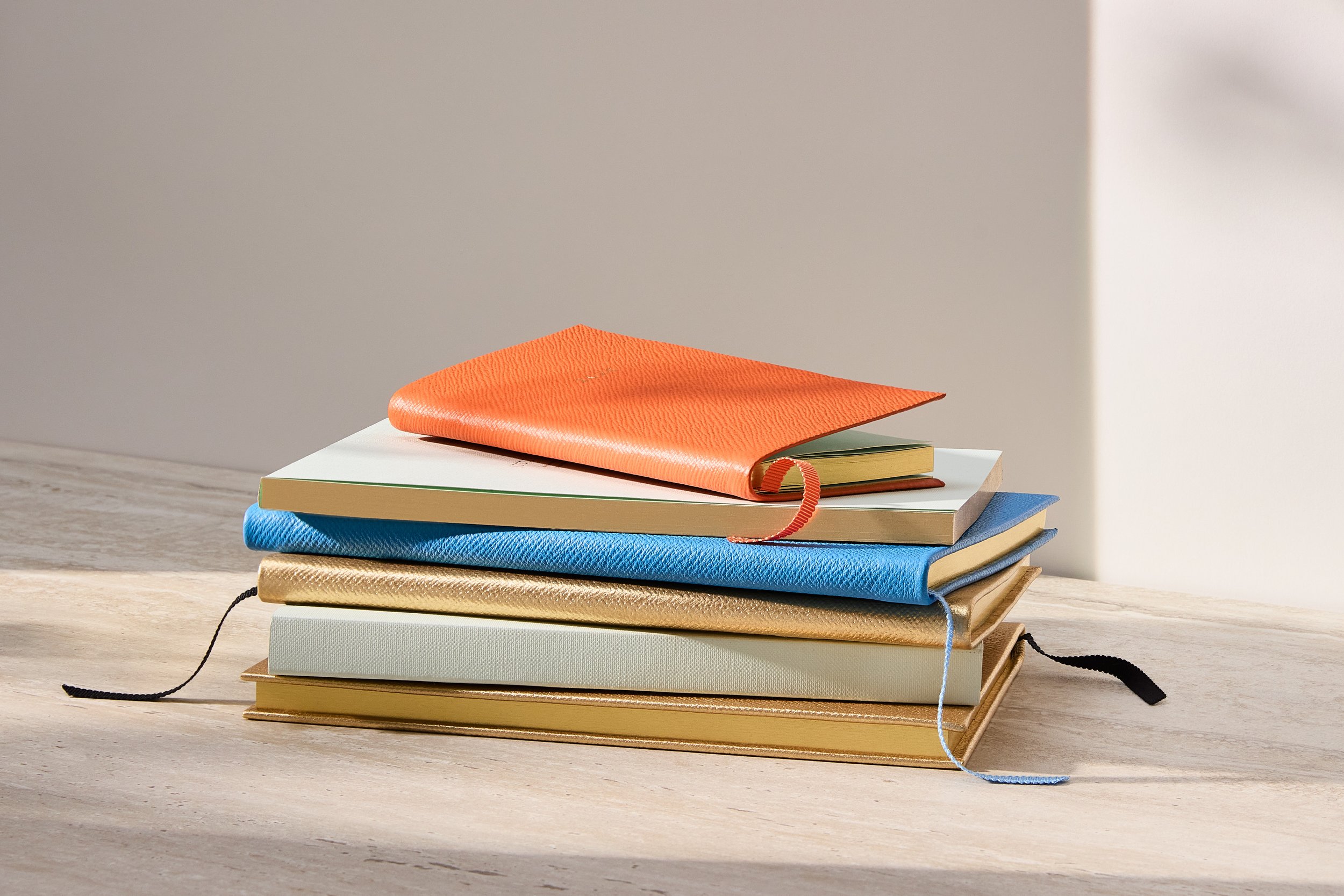 The styling for Harrods’ new stationery line showcased its timeless craftsmanship and versatile luxury. The surroundings featured rich textures, elegant materials, and classic accents, creating a refined and inspiring setting. Thoughtfully chosen pro