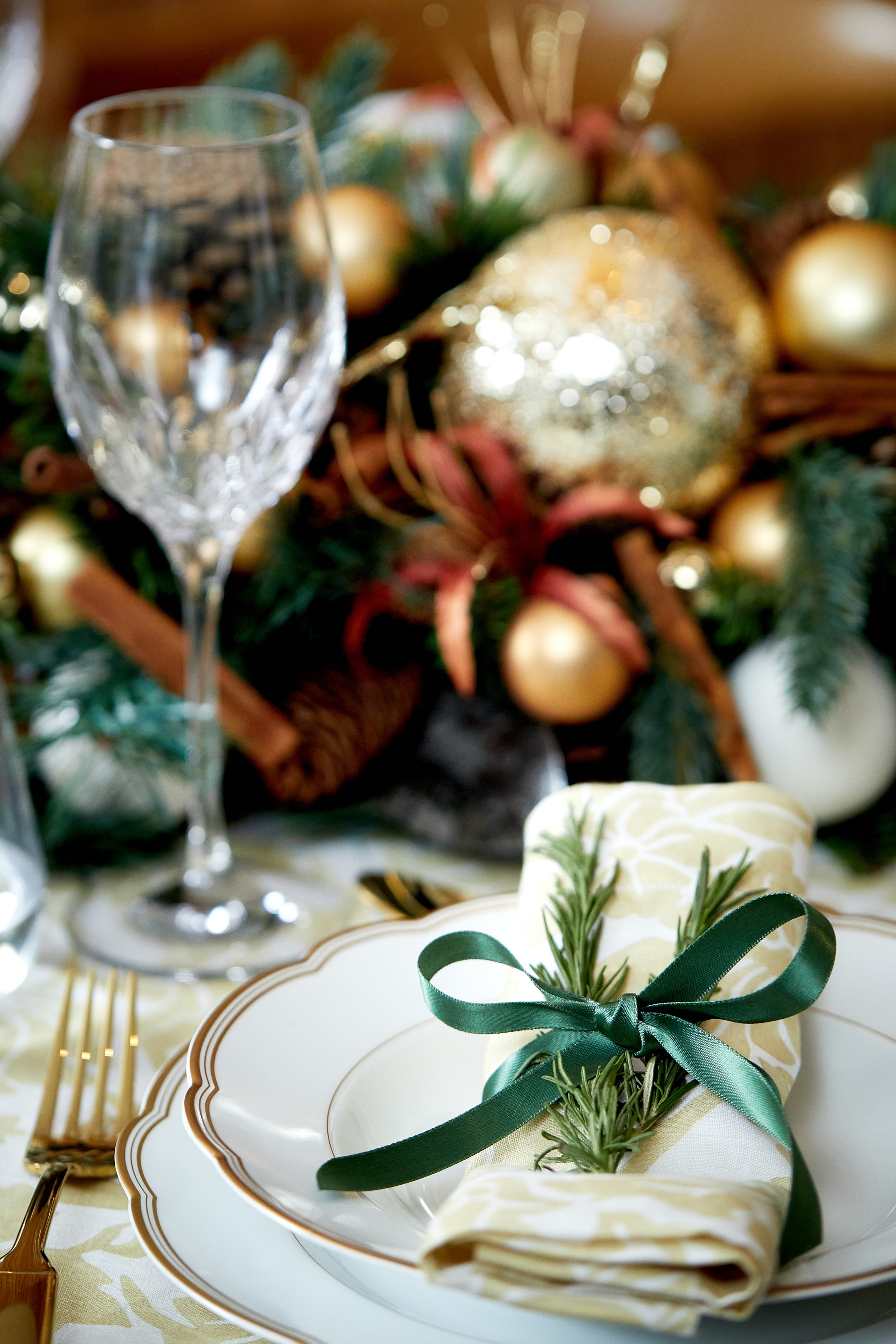 Harrods’ premier selection of Christmas essentials was styled to embody warmth and sophistication. Elegant table settings, rich textures, and festive décor came together to create a luxurious yet inviting ambiance. Each detail was carefully considere