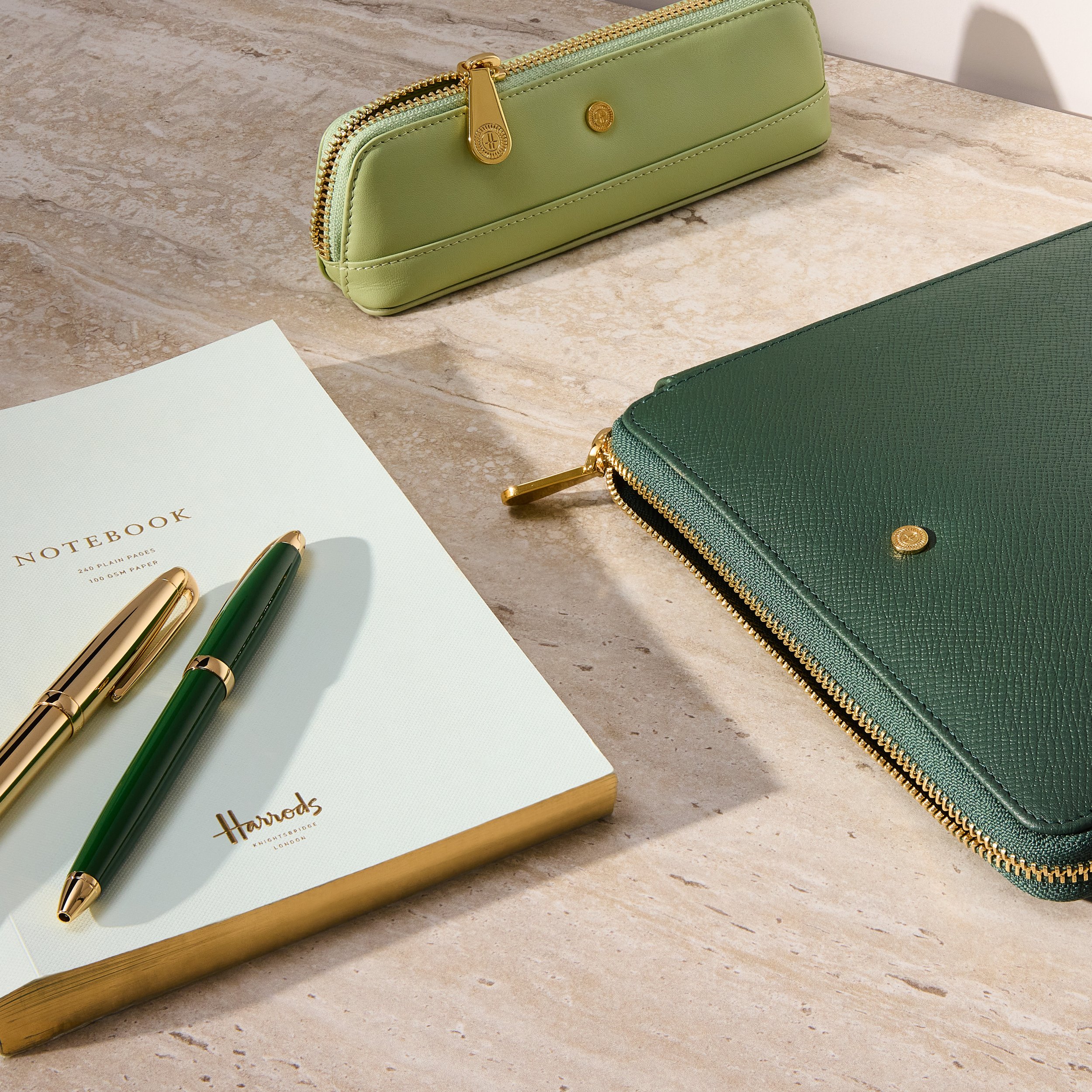 MIXED_STATIONERY01_1X1H_retouched.jpg