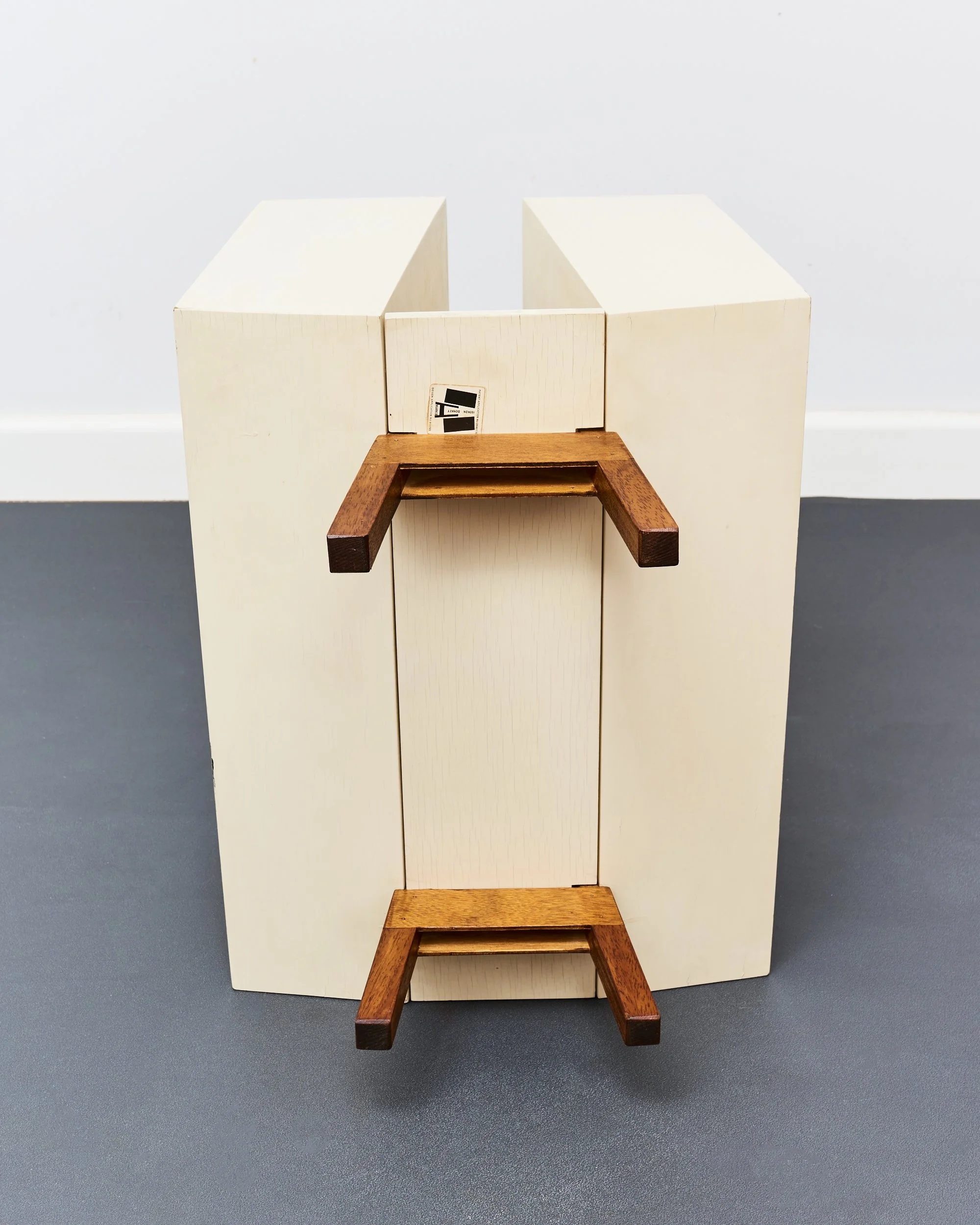 penguin.donkey.isokon.mk2.bookcase.ernest.race.1960 7.jpg