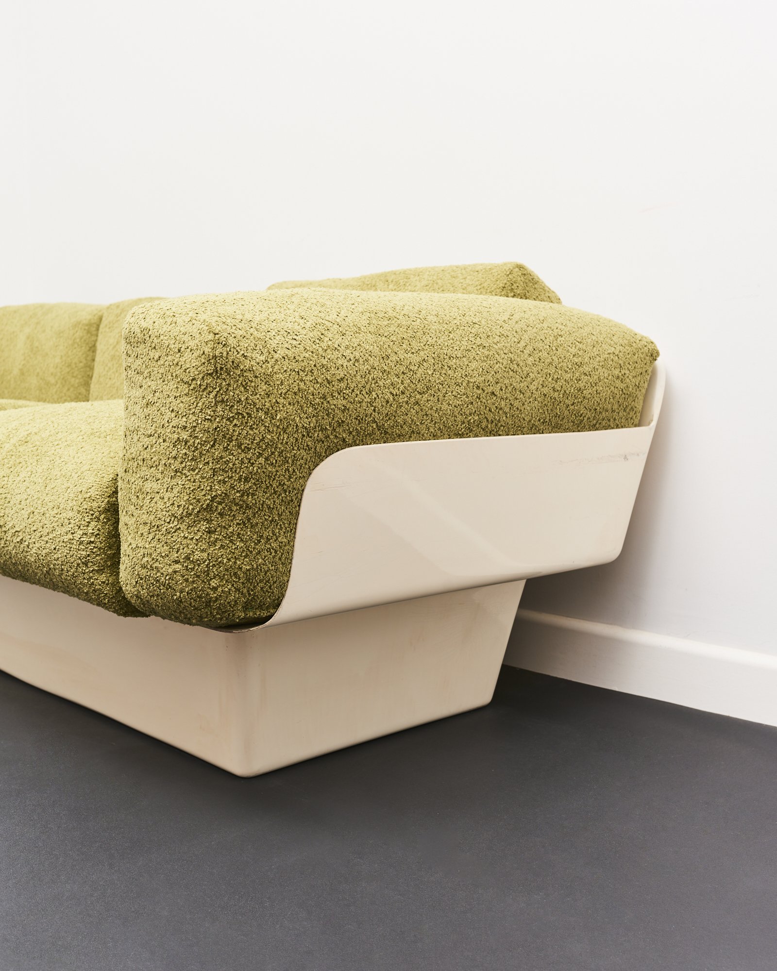 eero.aarnio.asko.glassfibre.sofa.space.age.1970.7.jpg