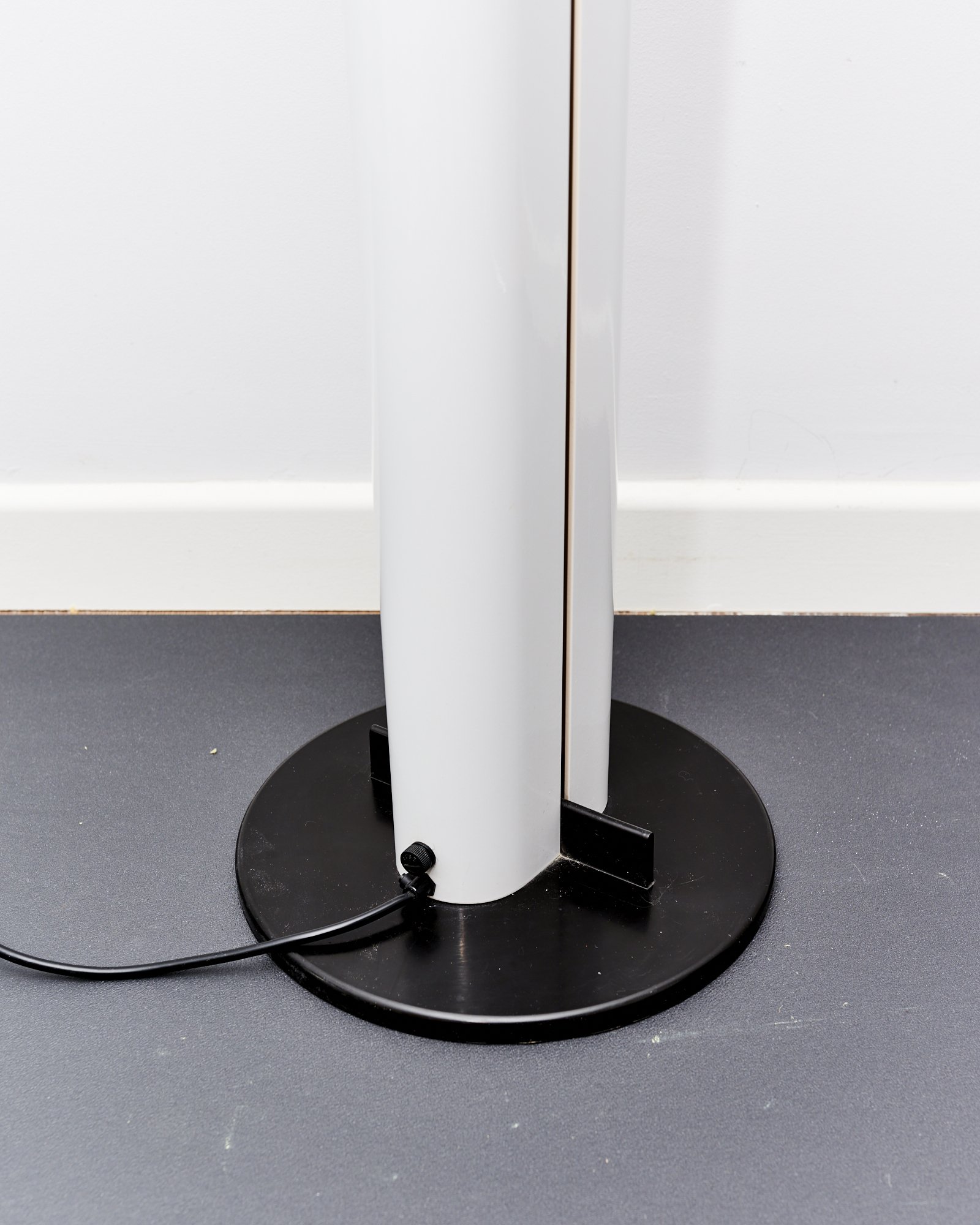 artemide.megaron.floor.lamp.gianfranco.frattini.1970 5.jpg