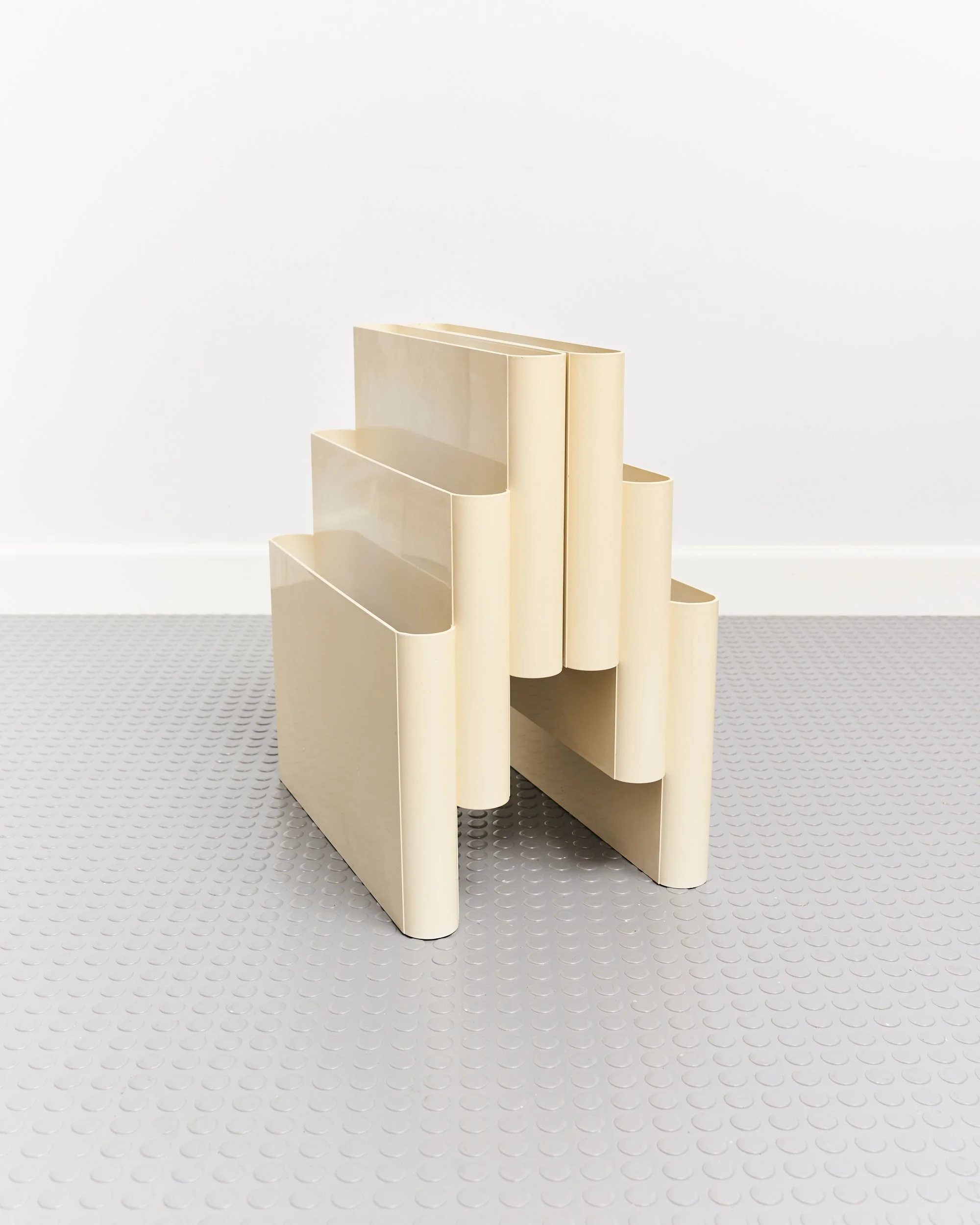 giotto.stoppino.magazine.rack.model4675.white.kartell.1960.jpg
