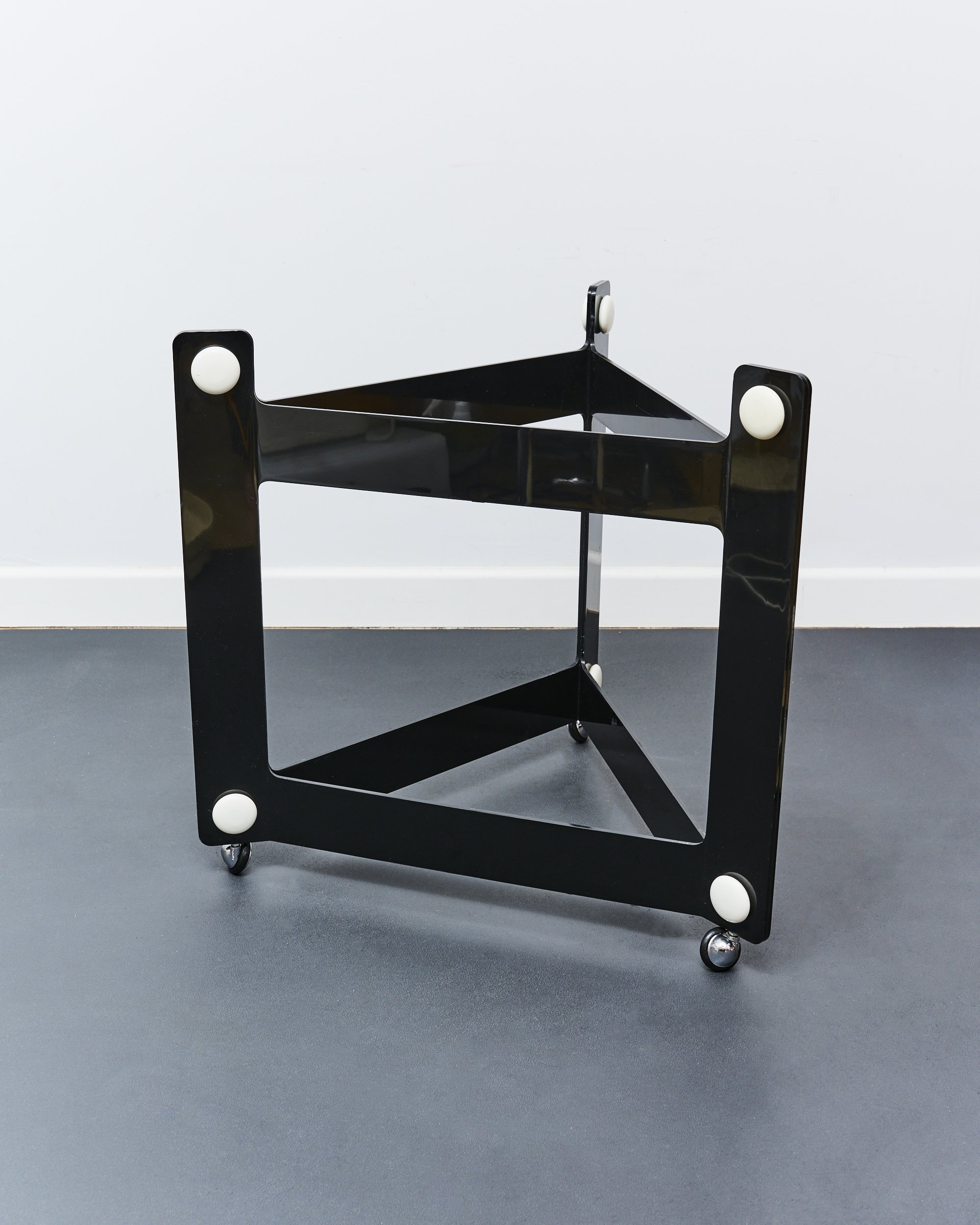 luigi.massoni.guzzini.bar.trolley.space.age.1970.two.tier 6.jpg