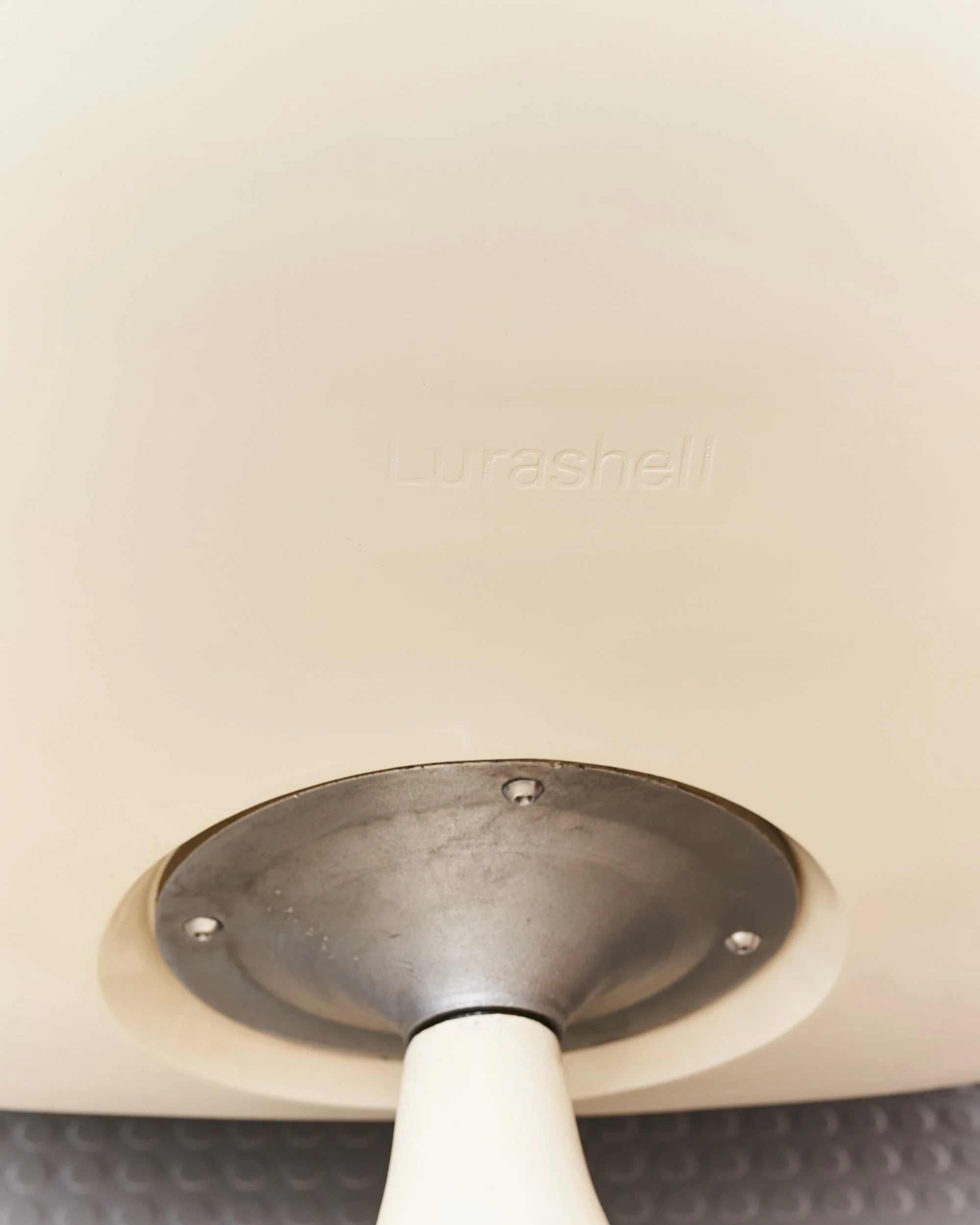 lurashell.swivel.space.age.lounge.chair.glassfibre.leather.1970 8.jpg