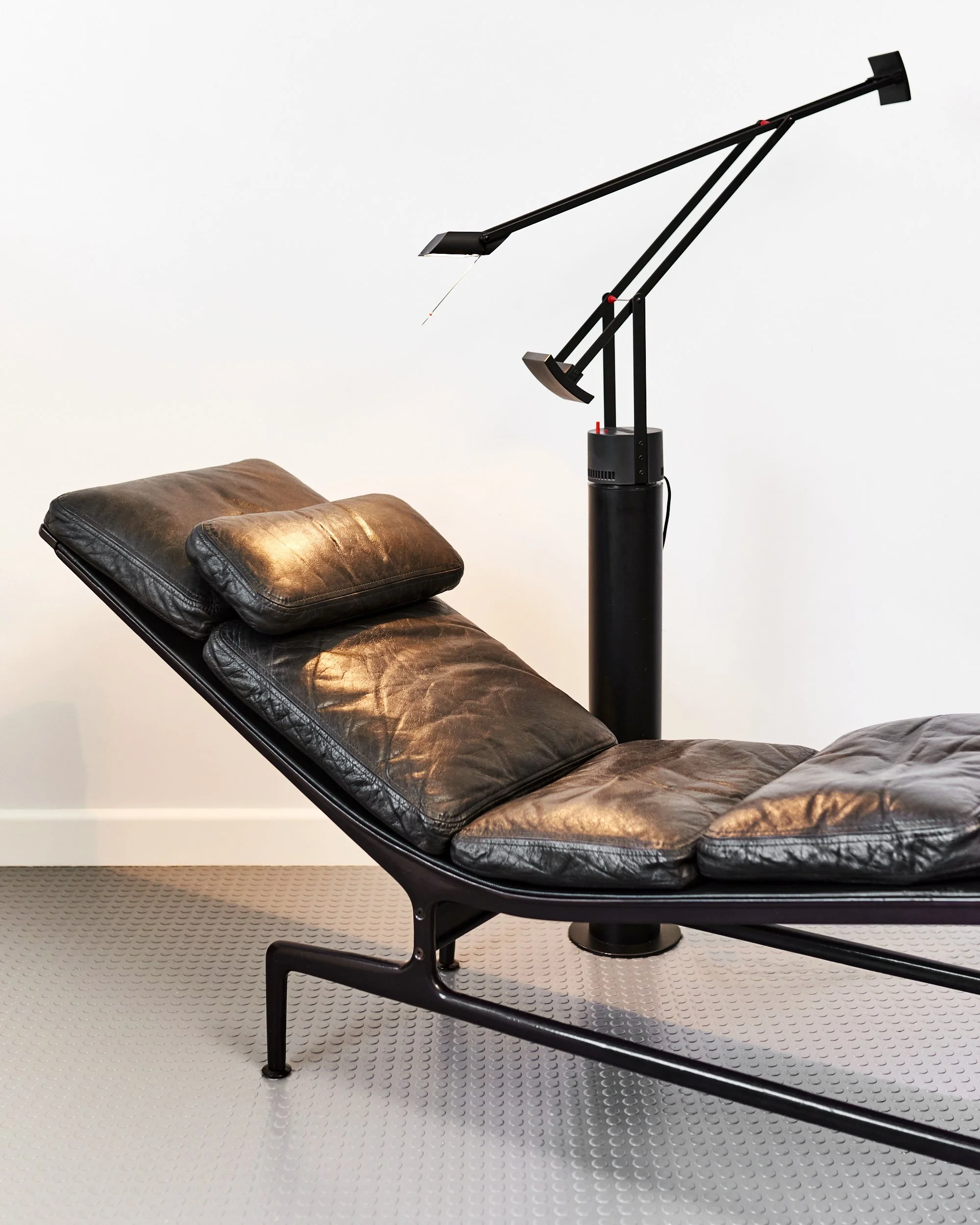 eames.herman.miller.billy.wilder.daybed.chaise.lounge.es106.leather.1970 7.jpg